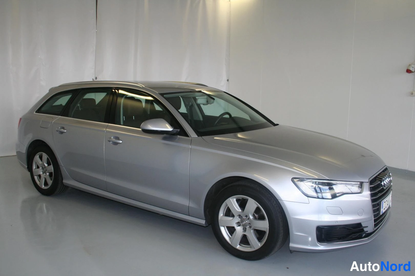 Hopea Audi A6 Avant 2016, etuviisto, keula oikealle, kuva 6