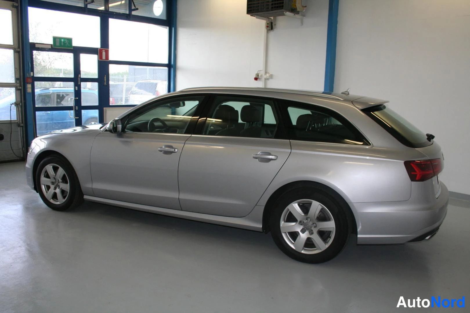 Hopea Audi A6 Avant 2016, etuviisto, keula vasemmalle, kuva 4
