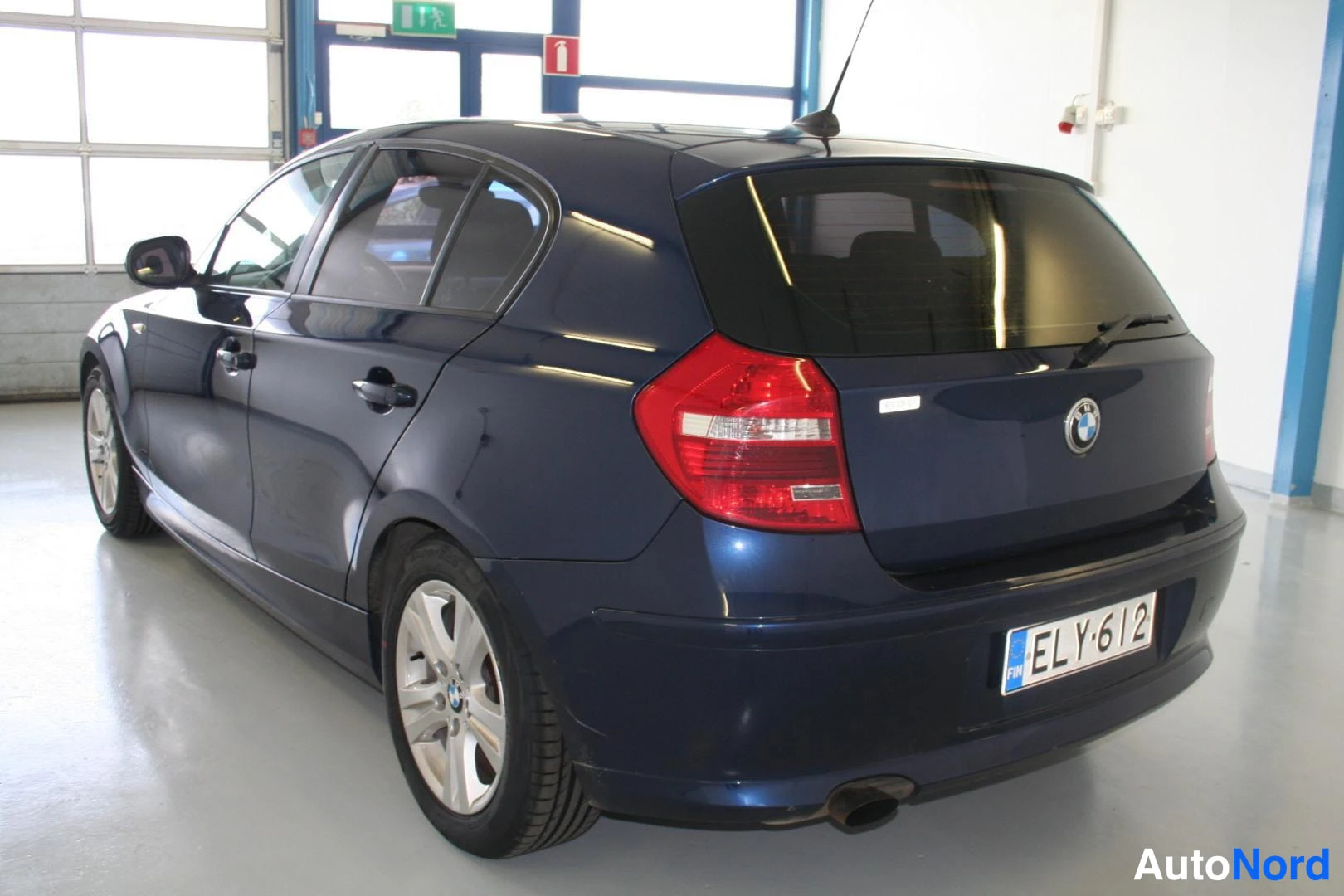 Sininen BMW 116i 2011, takaviisto, kuva 13