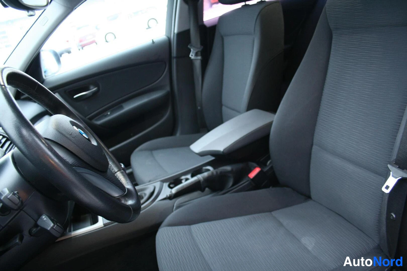 Sininen BMW 116i 2011, etuistuimet, kuva 19