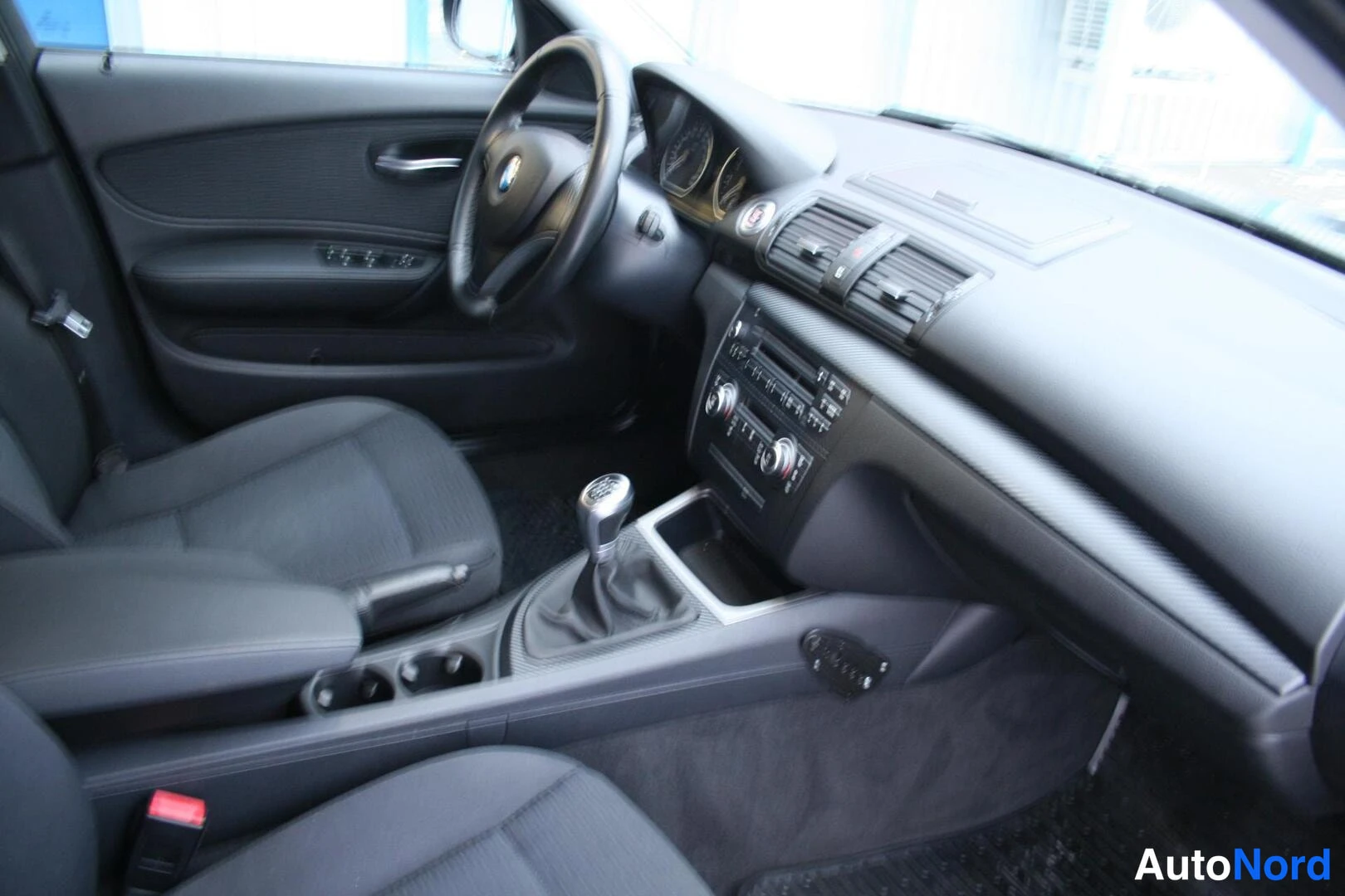 Sininen BMW 116i 2011, ohjaamo, kuva 16