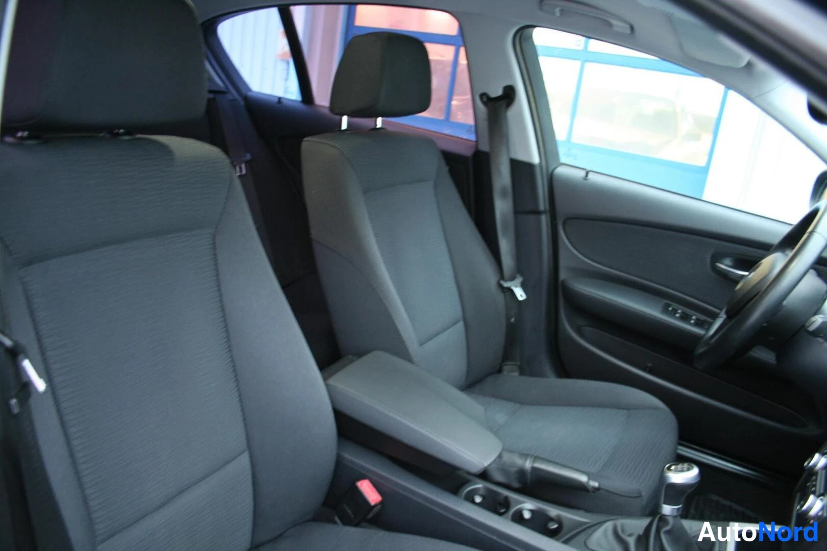 Sininen BMW 116i 2011, etuistuimet, kuva 21