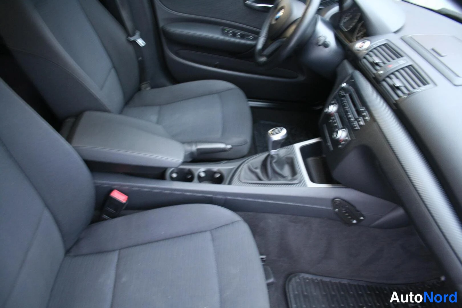 Sininen BMW 116i 2011, ohjaamo, kuva 17