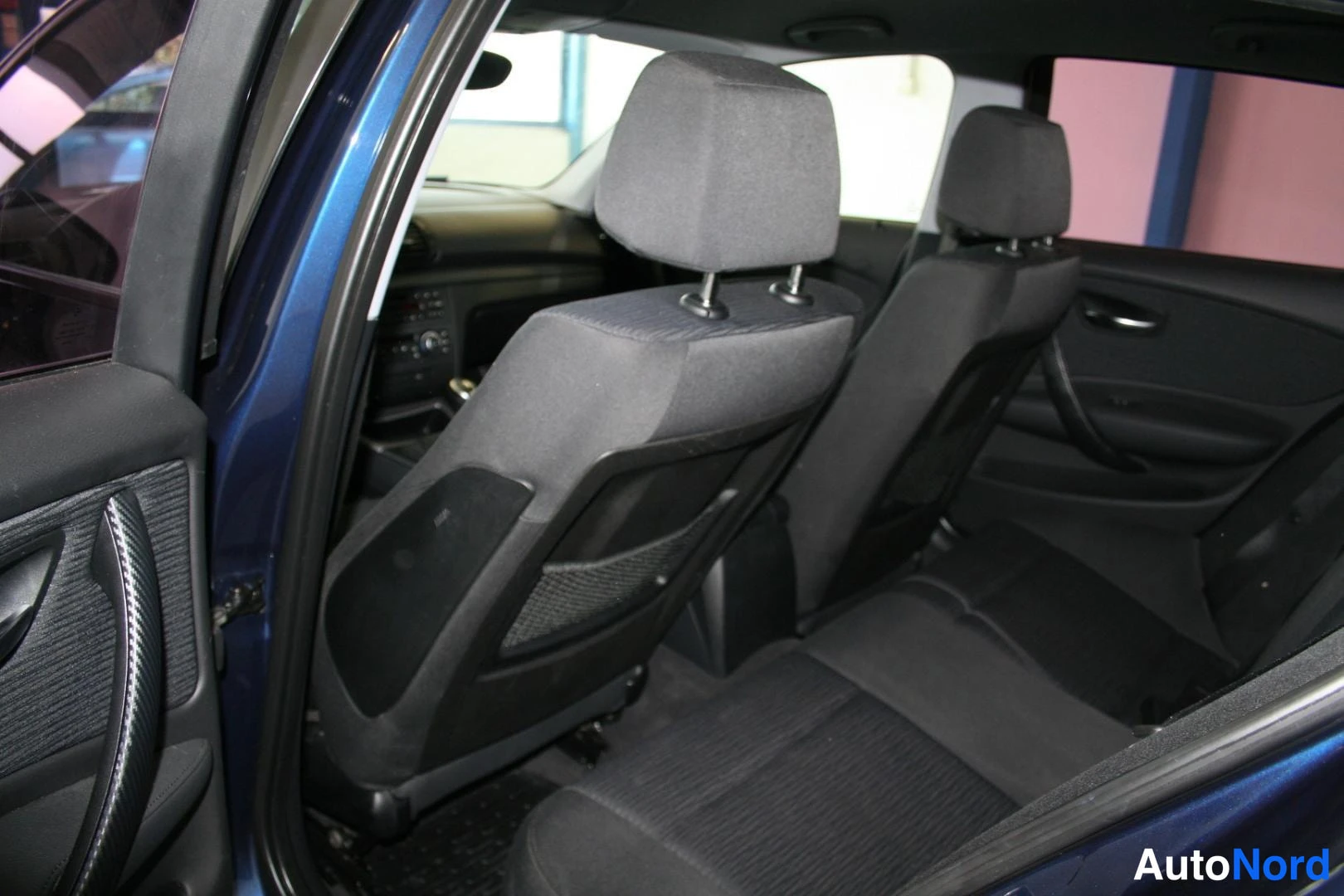 Sininen BMW 116i 2011, takaistuimet, kuva 22