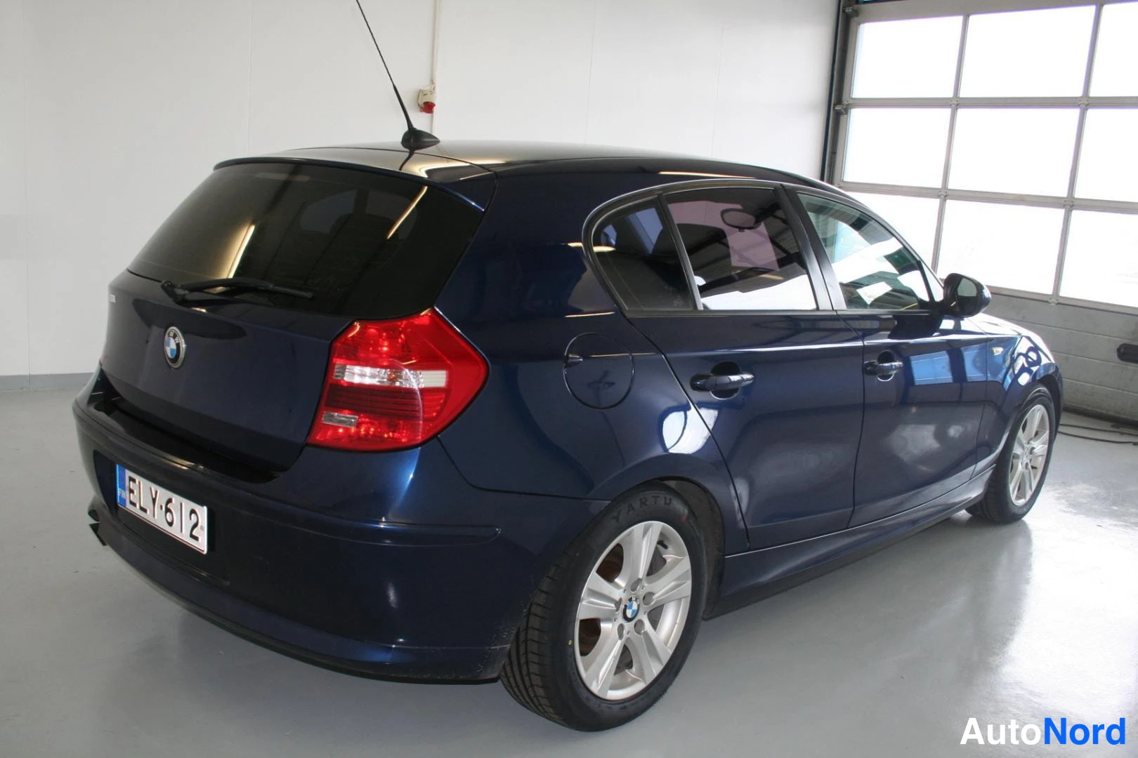 Sininen BMW 116i 2011, takaviisto, kuva 9