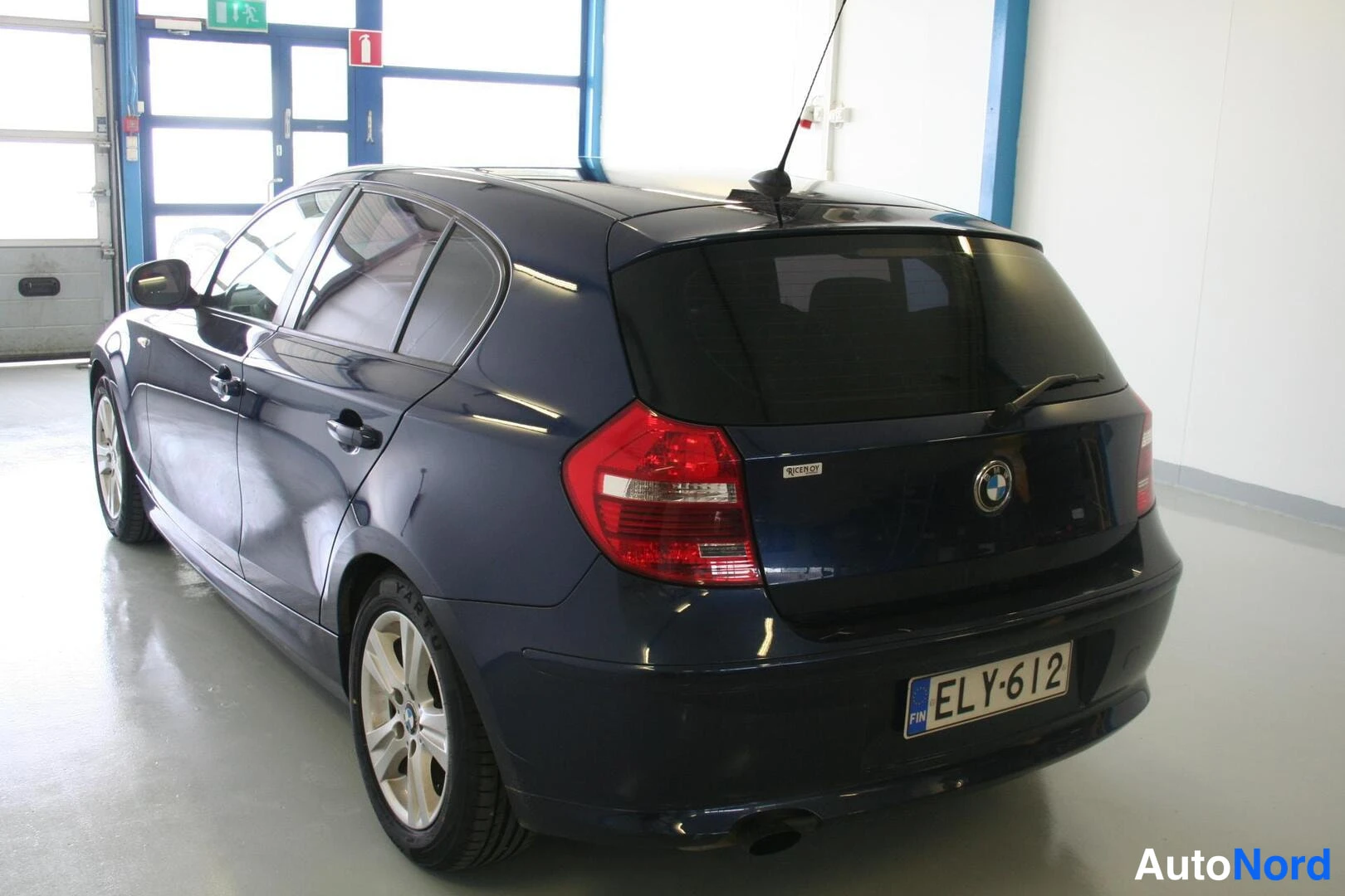 Sininen BMW 116i 2011, takaviisto, kuva 12