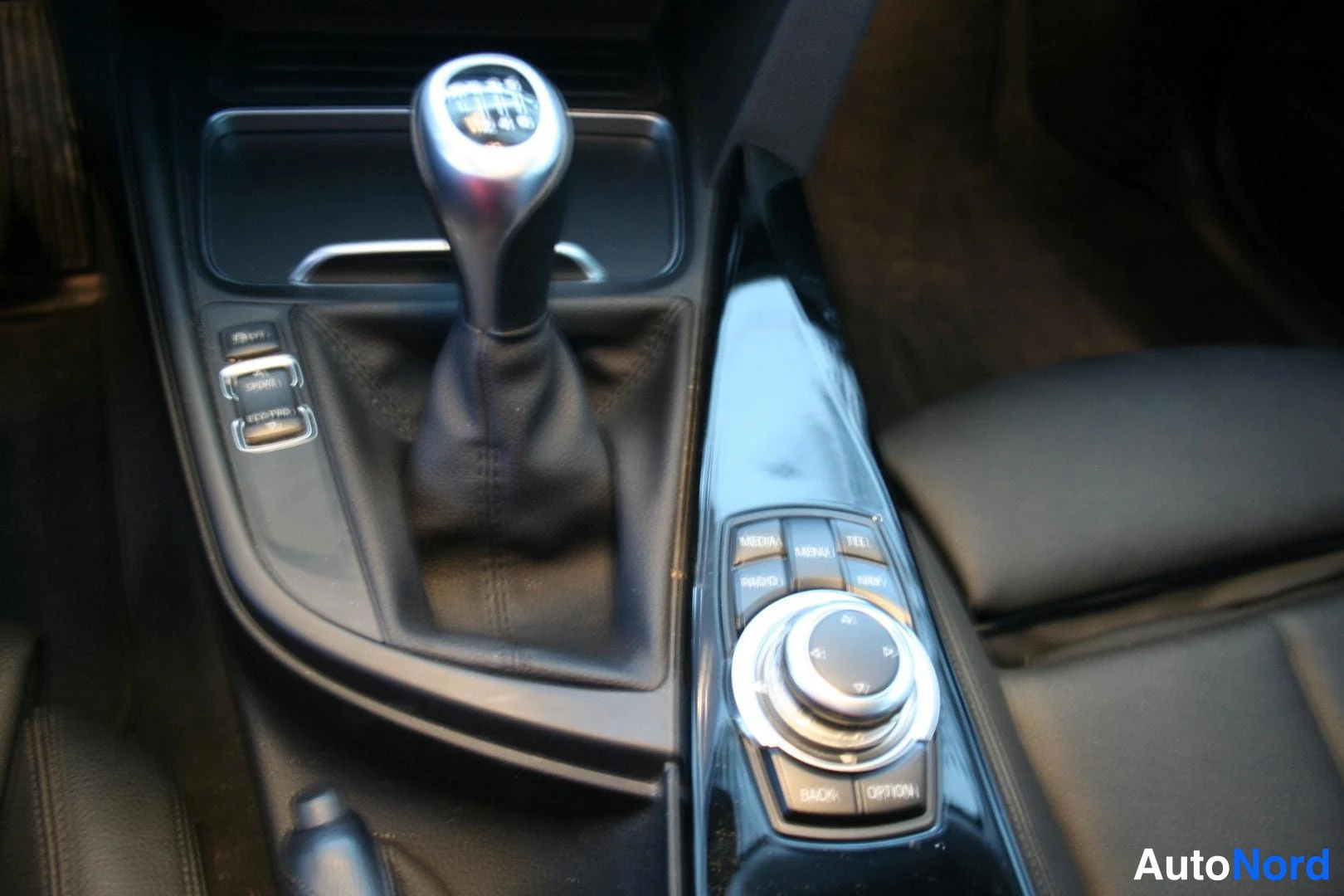 Sininen BMW 318d 2016, yksityiskohta, kuva 19