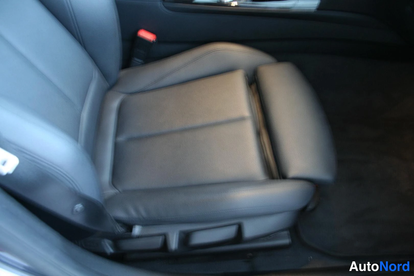 Sininen BMW 318d 2016, yksityiskohta, kuva 21