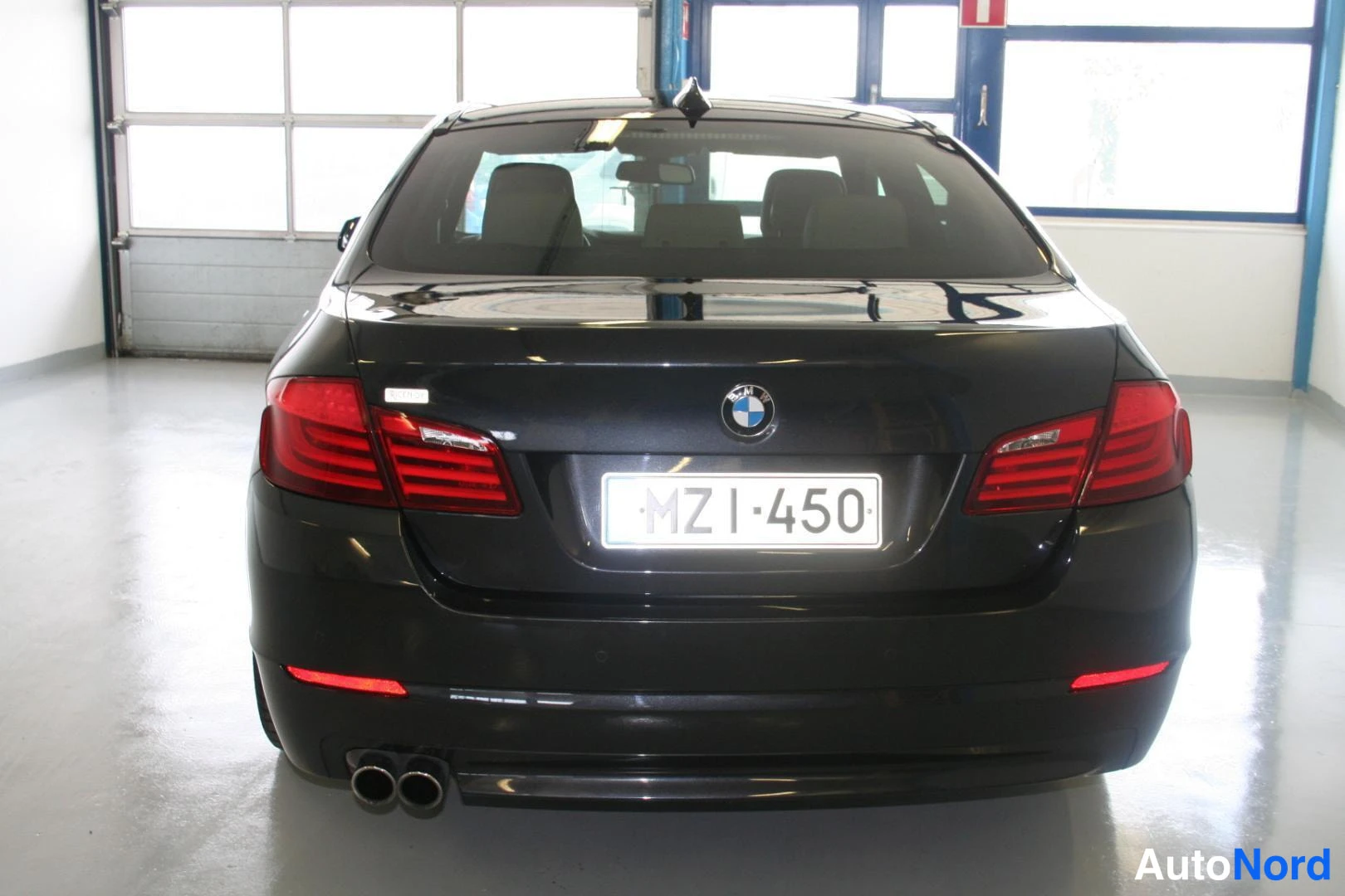 Harmaa BMW 525d xDrive 2013, takaa, kuva 8