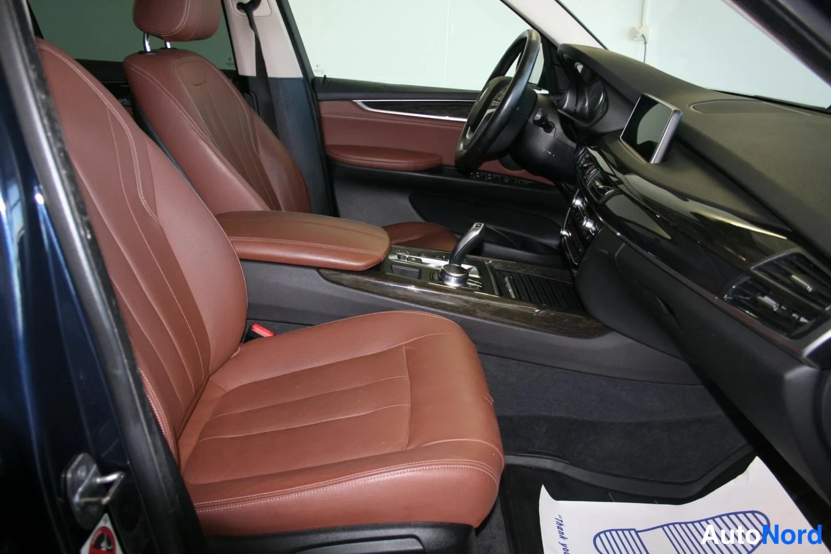 Blå BMW X5 xDrive40e 2017, förarplats, bild 13