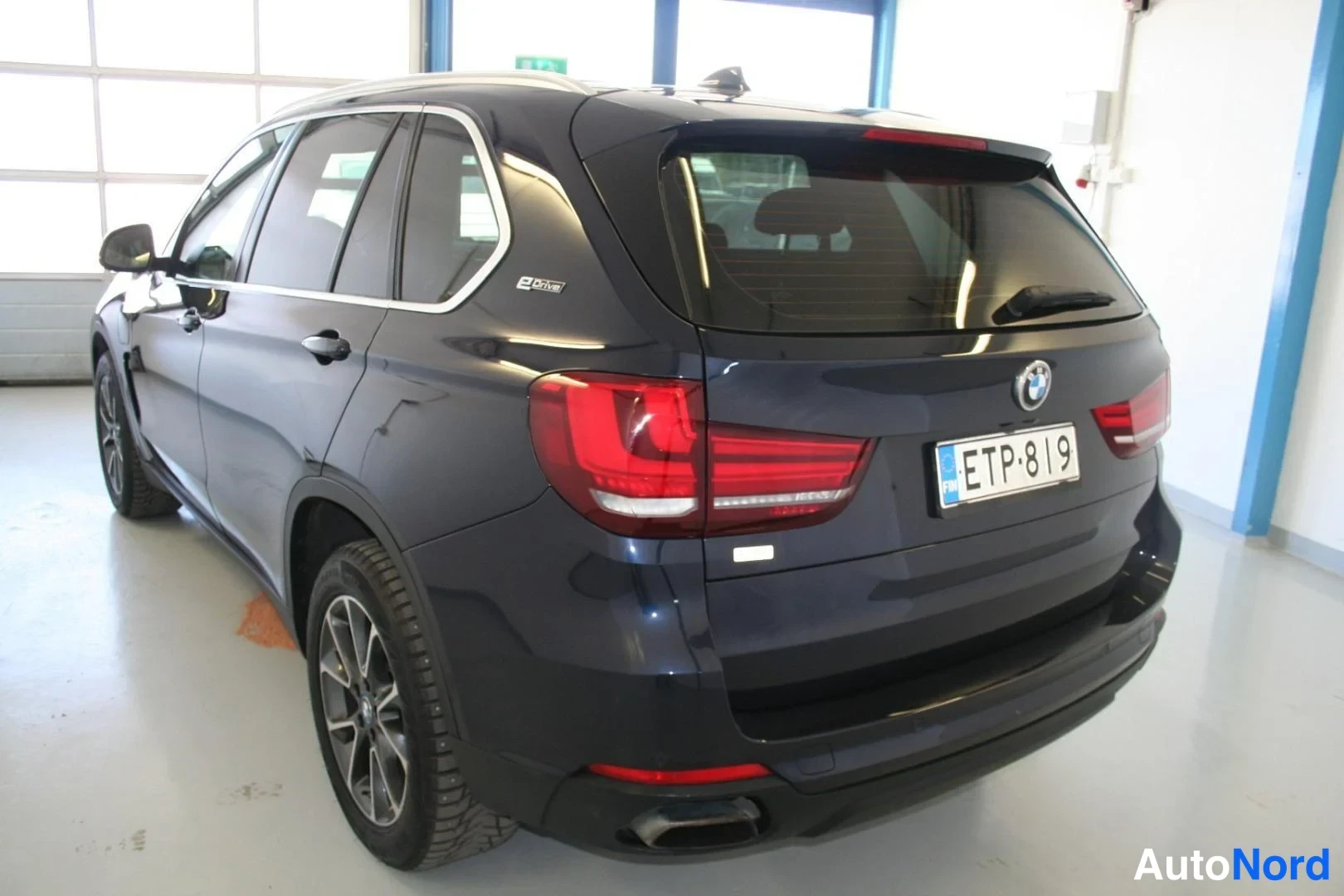 Blå BMW X5 xDrive40e 2017, motorrum, bild 17