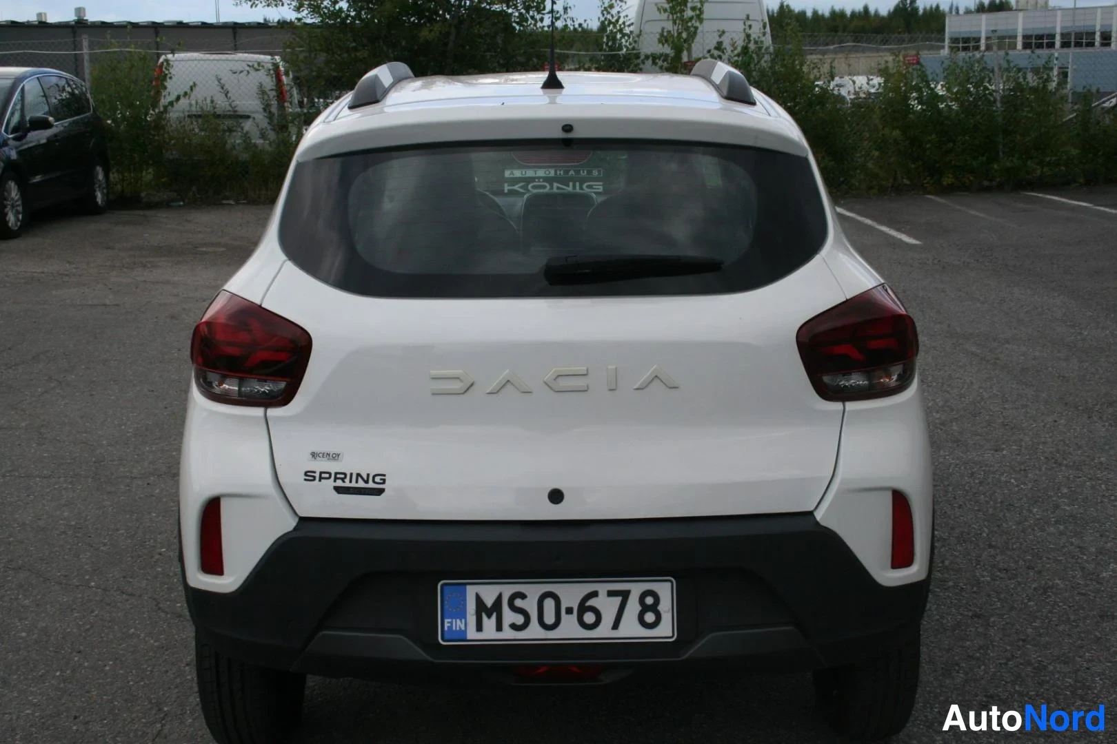Valkoinen Dacia Spring 2023, takaa, kuva 9