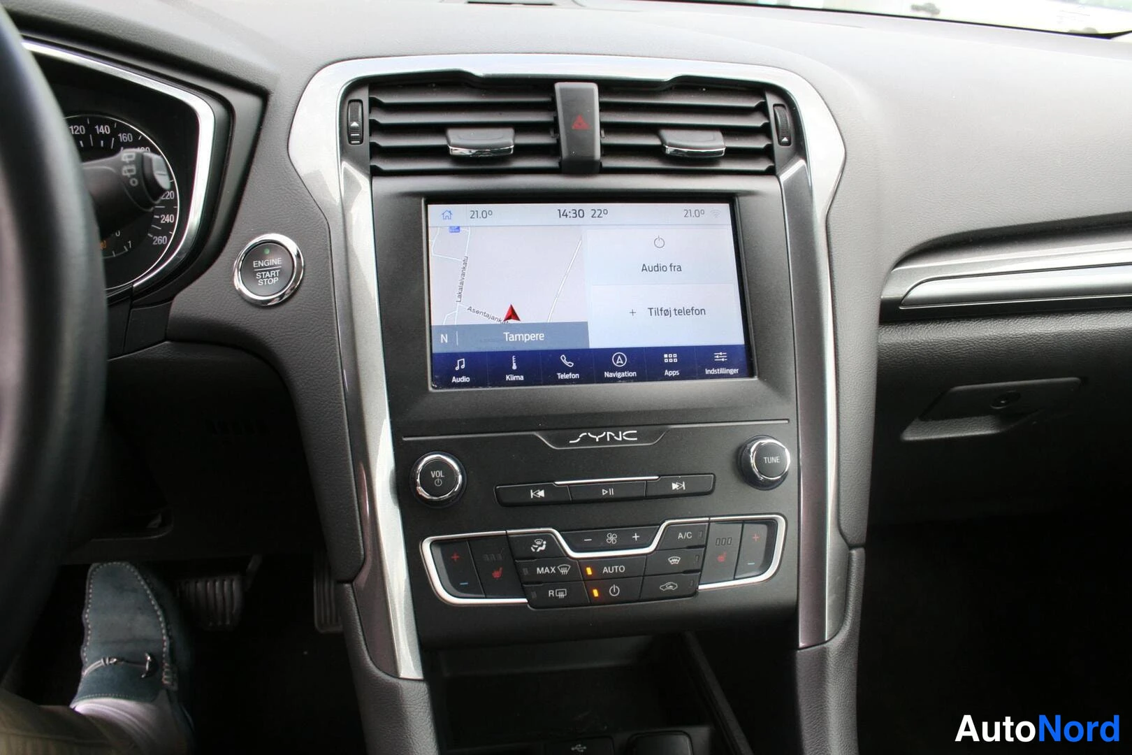 Sininen Ford Mondeo 2020, ohjaamo, kuva 10