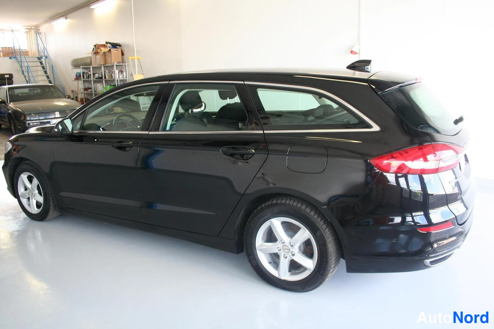 Sininen Ford Mondeo 2020, takaviisto, kuva 4
