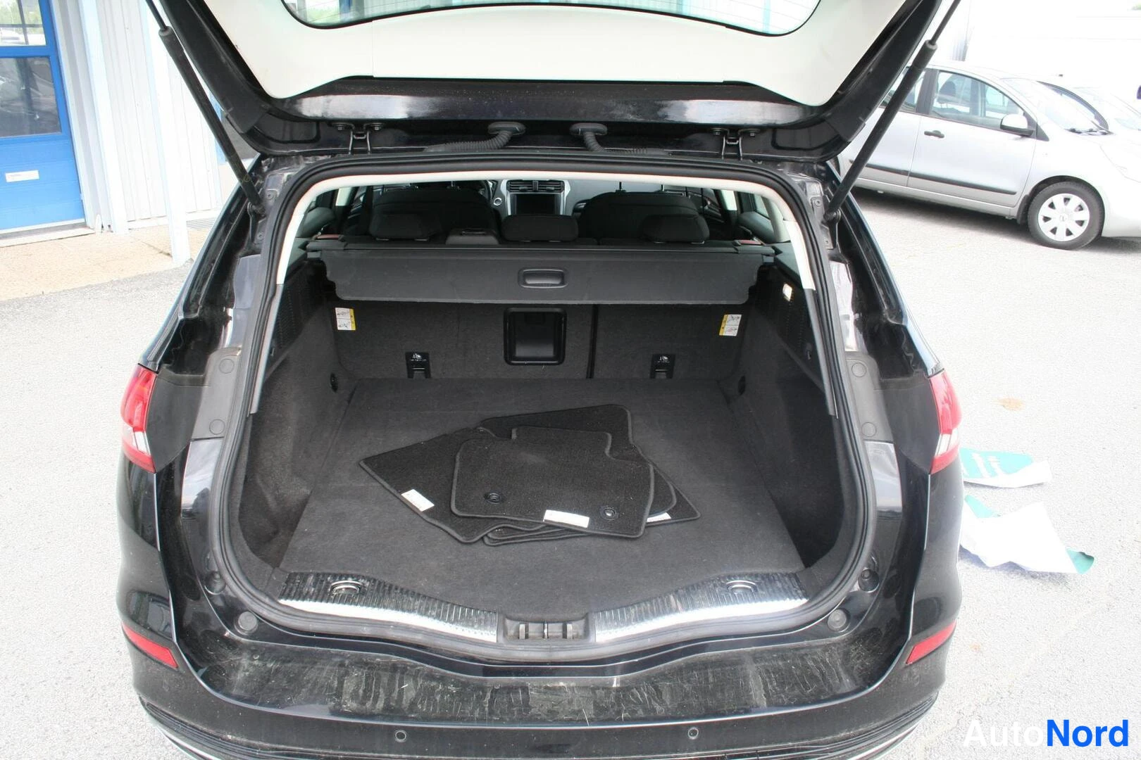 Sininen Ford Mondeo 2020, tavaratila, kuva 21