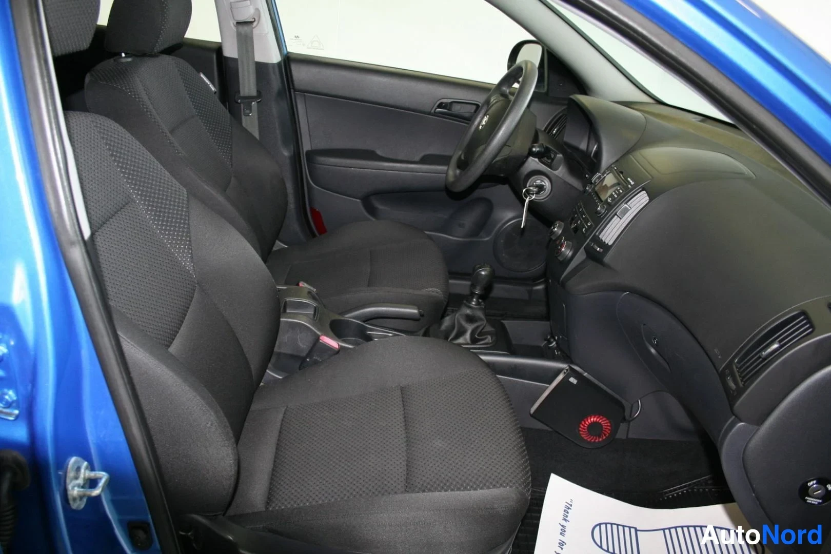 Sininen Hyundai i30 2010, etuistuimet, kuva 12
