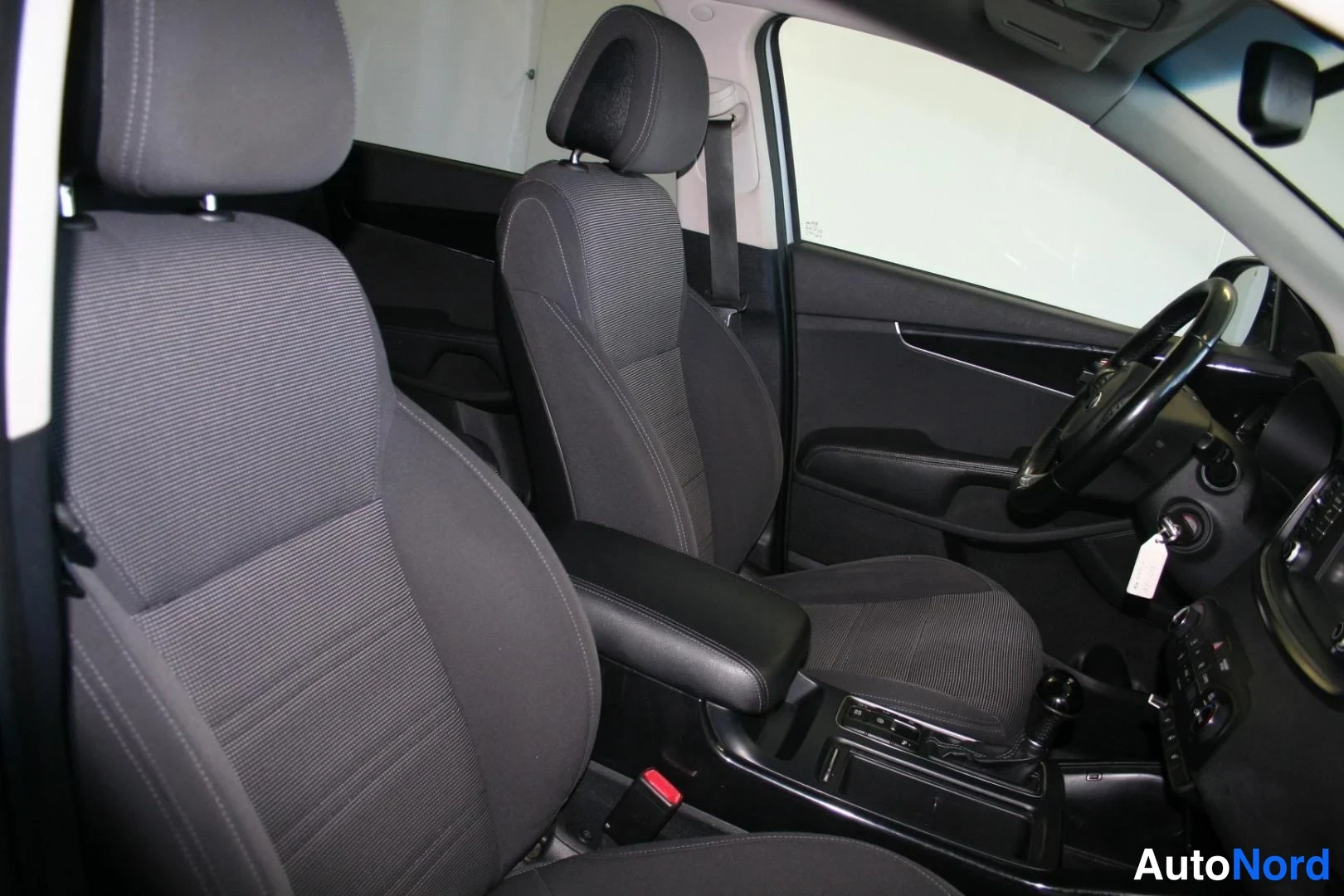 Silver Kia Sorento 2017, framsäten, bild 10