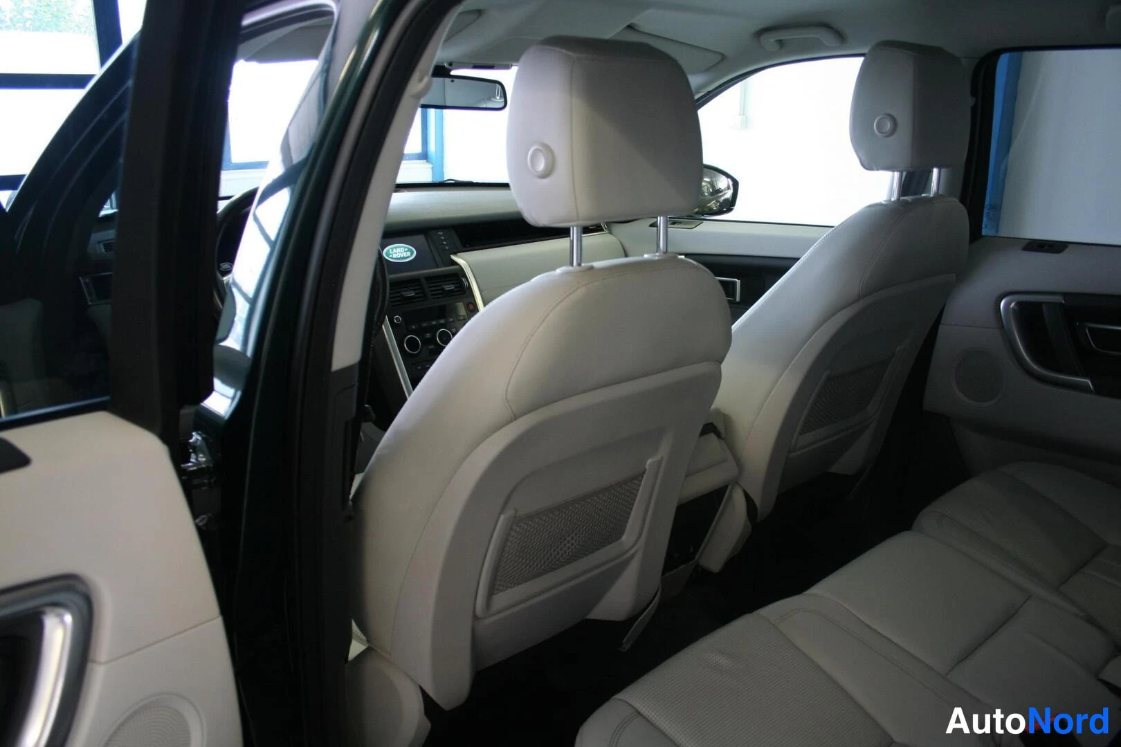 Vihreä Land Rover Discovery Sport 2016, ohjaamo, kuva 13