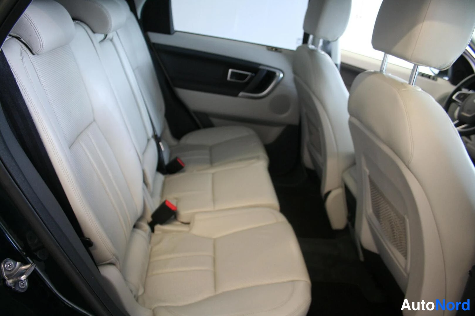 Vihreä Land Rover Discovery Sport 2016, takaistuimet, kuva 20