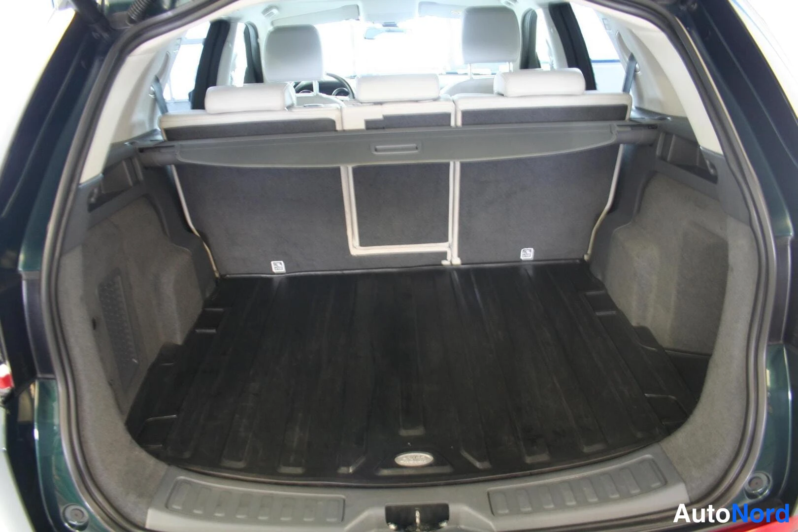 Vihreä Land Rover Discovery Sport 2016, tavaratila, kuva 22
