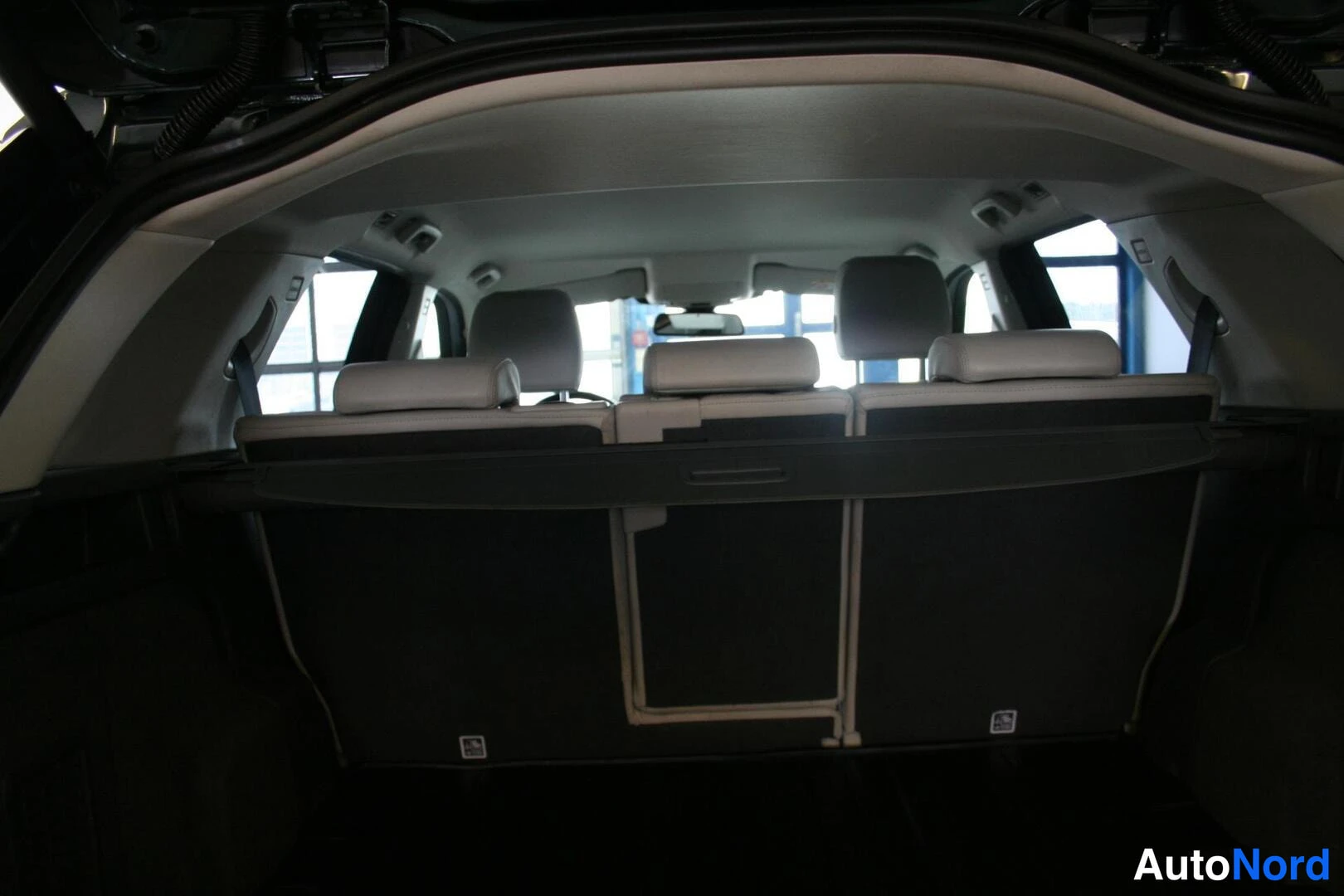 Vihreä Land Rover Discovery Sport 2016, tavaratila, kuva 23