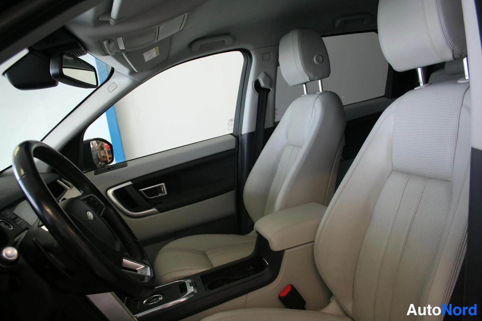 Vihreä Land Rover Discovery Sport 2016, etuistuimet, kuva 14