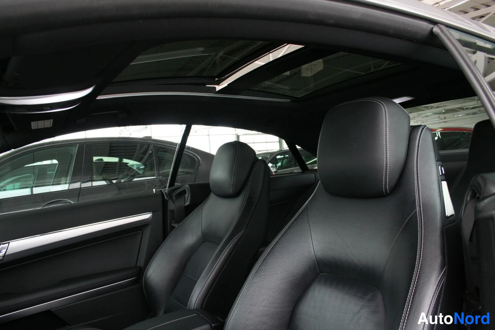Hopea Mercedes-Benz 220 E 2011, etuistuimet, kuva 16