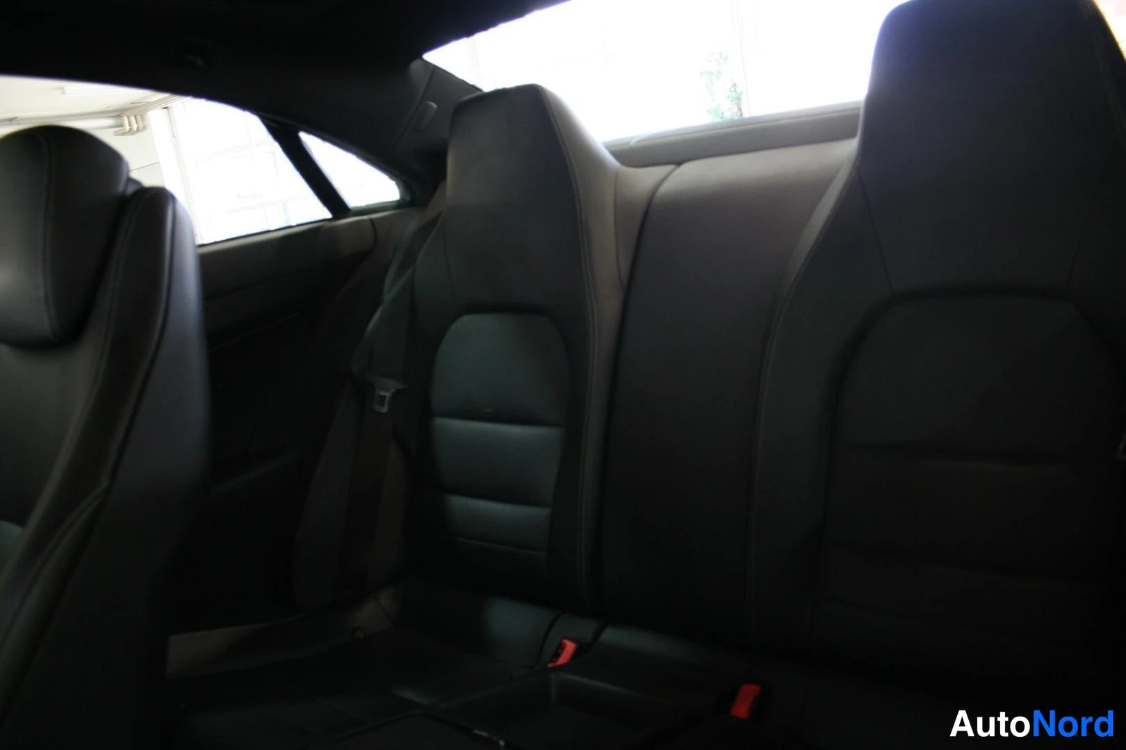 Hopea Mercedes-Benz 220 E 2011, takaistuimet, kuva 24