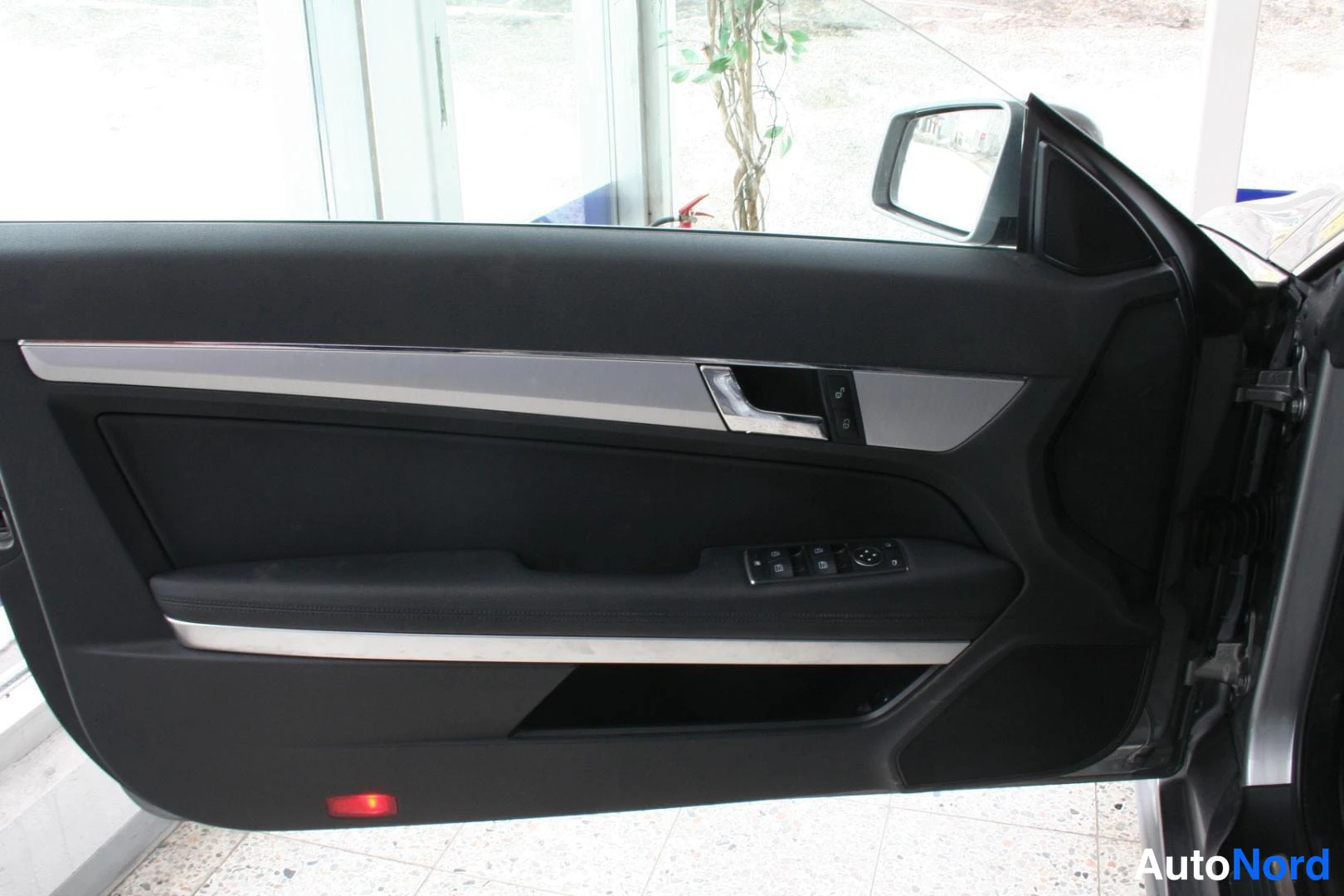 Hopea Mercedes-Benz 220 E 2011, yksityiskohta, kuva 26