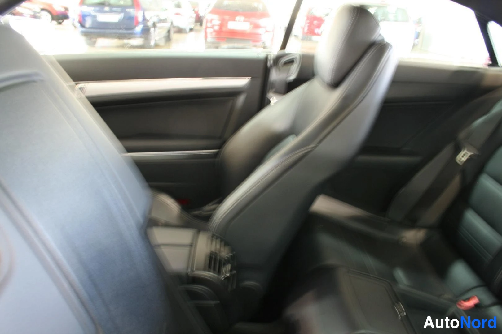 Hopea Mercedes-Benz 220 E 2011, etuistuimet, kuva 20