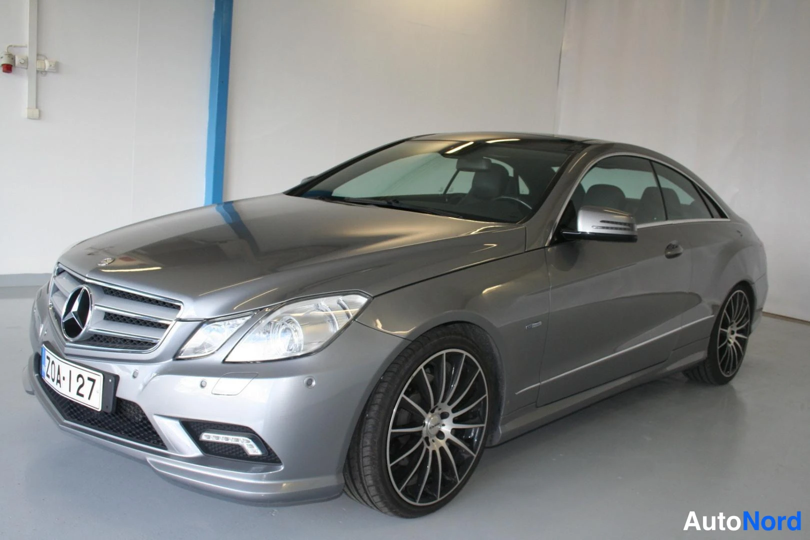 Mercedes-Benz 220 E AMG 2011