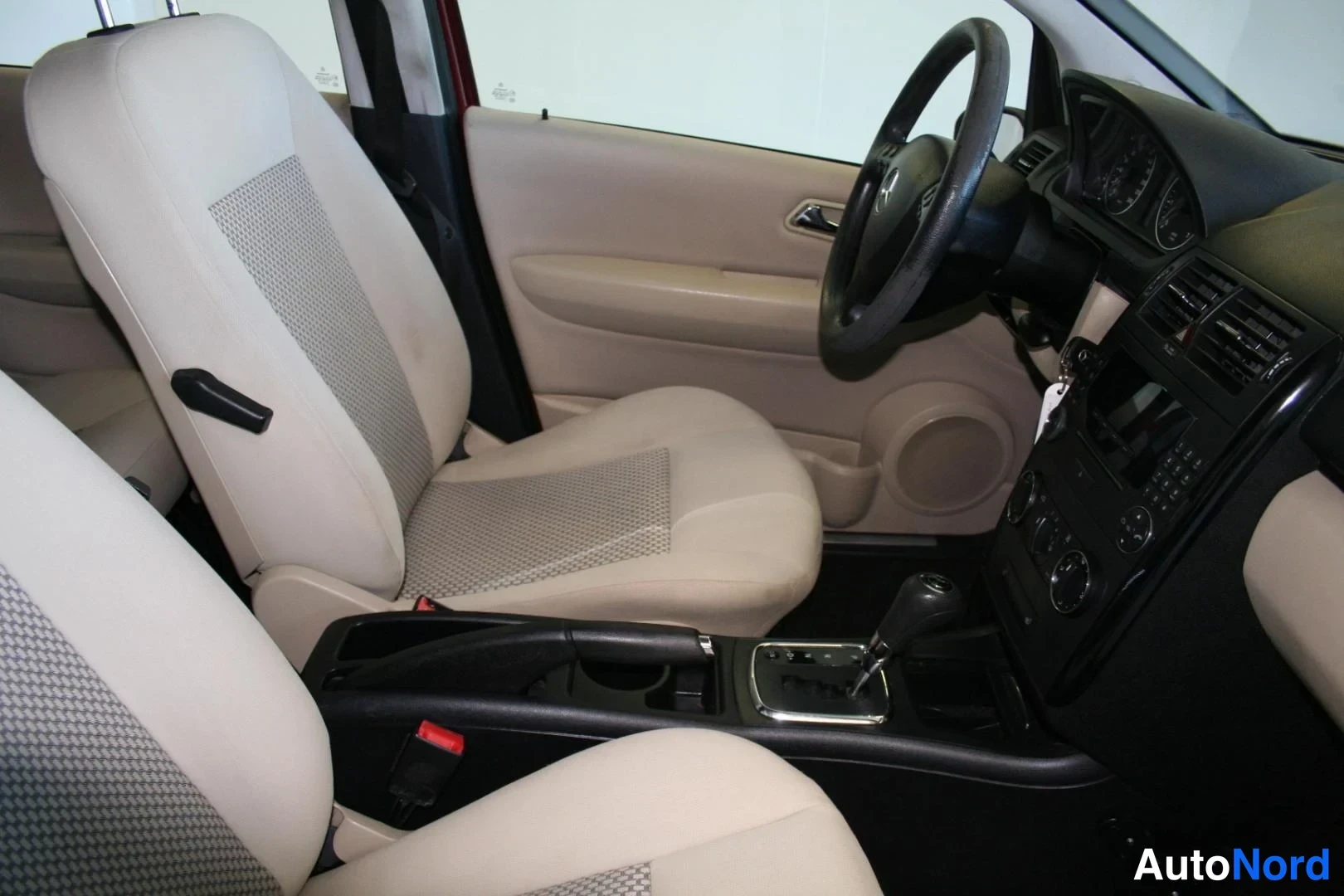 Punainen Mercedes-Benz A 150 2007, etuistuimet, kuva 12