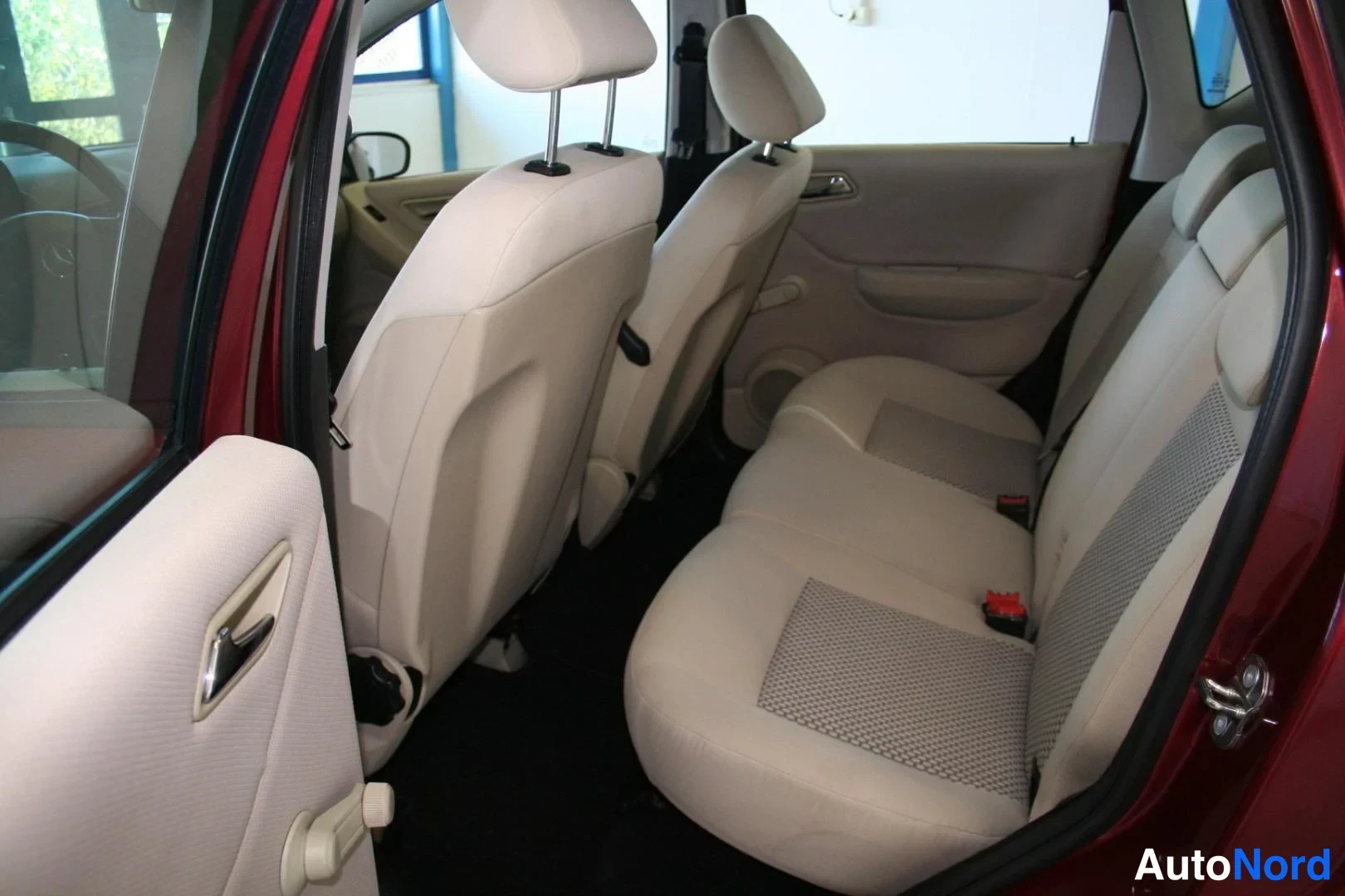Punainen Mercedes-Benz A 150 2007, takaistuimet, kuva 14