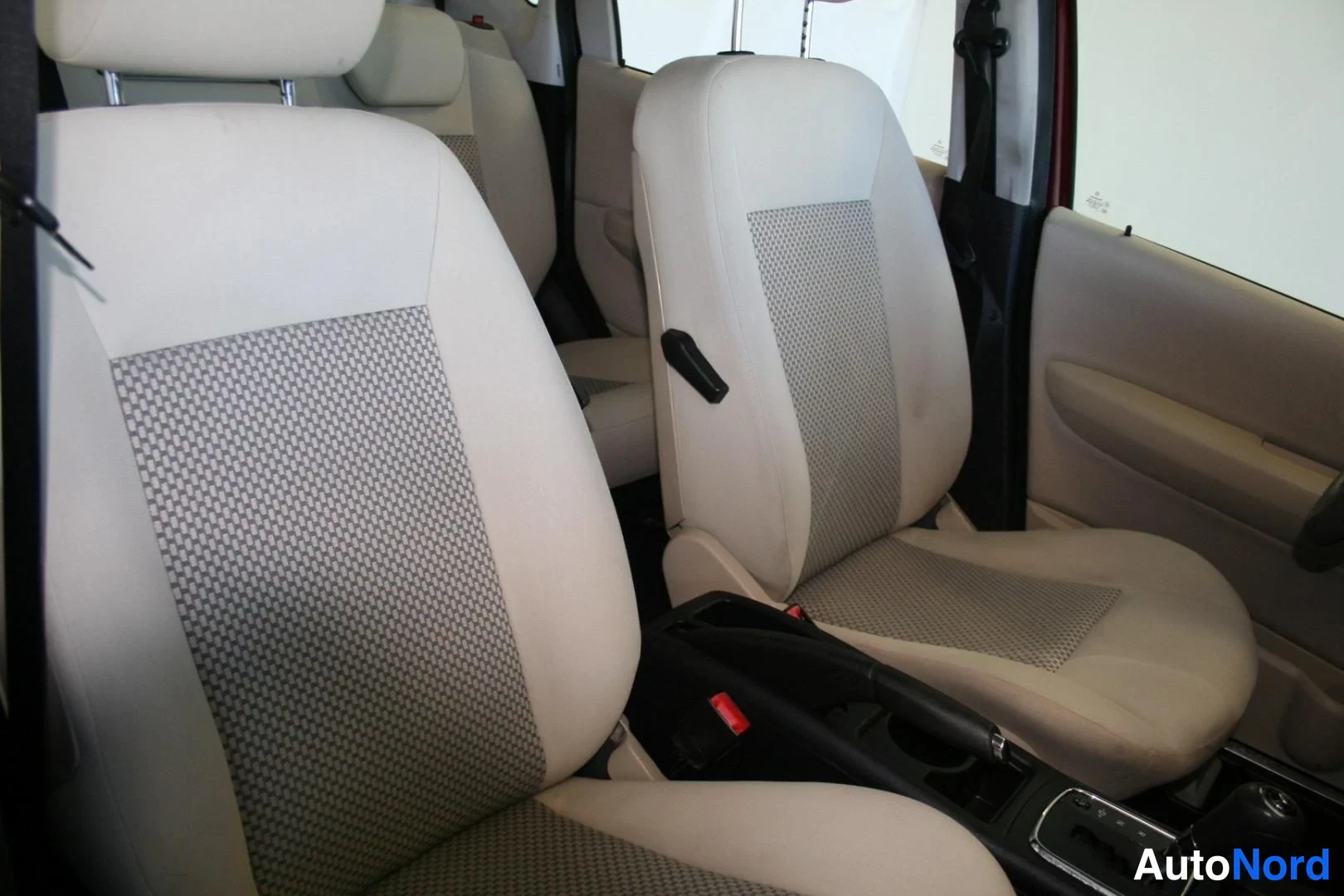 Punainen Mercedes-Benz A 150 2007, etuistuimet, kuva 13