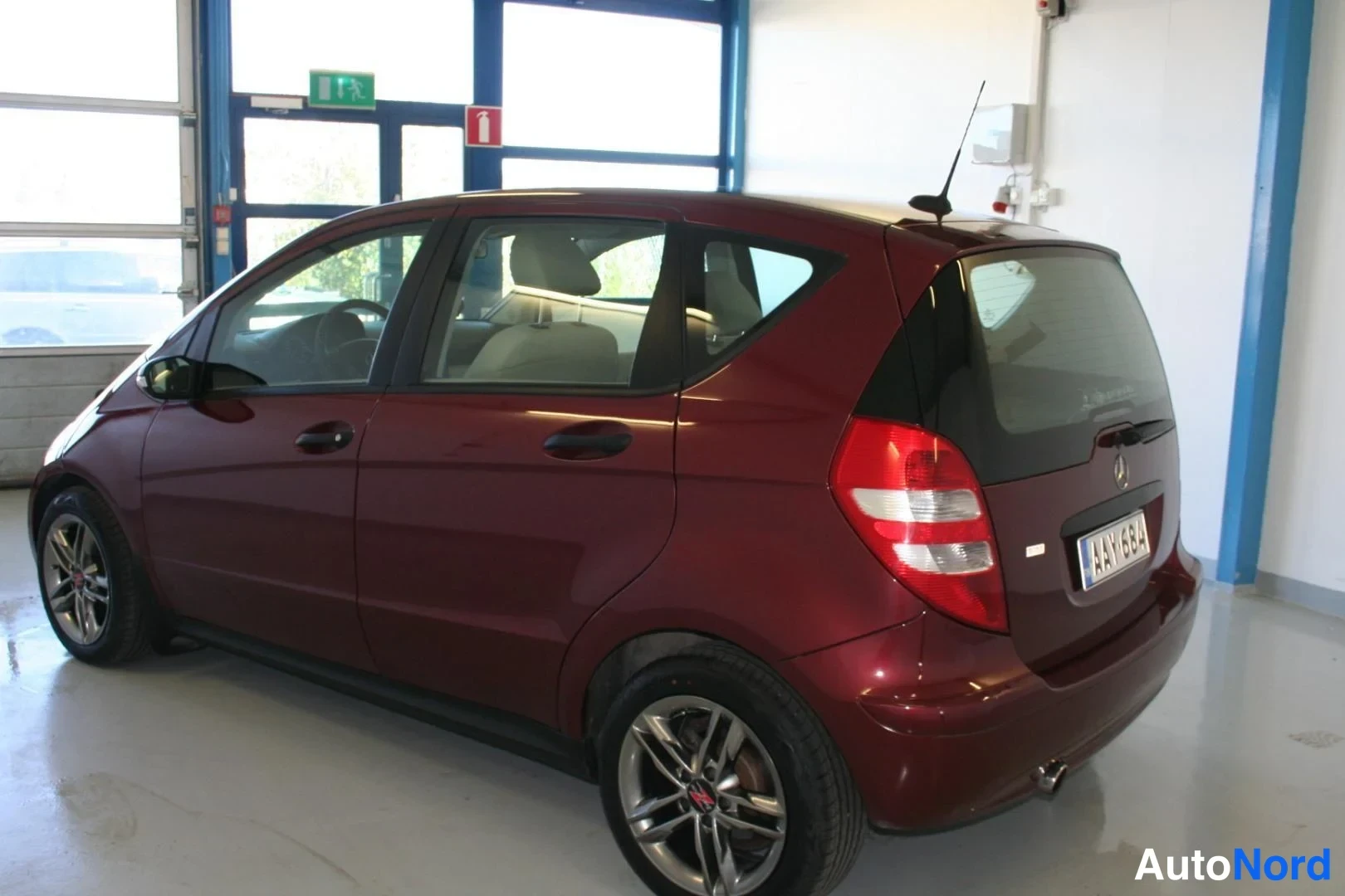 Punainen Mercedes-Benz A 150 2007, takaviisto, kuva 6