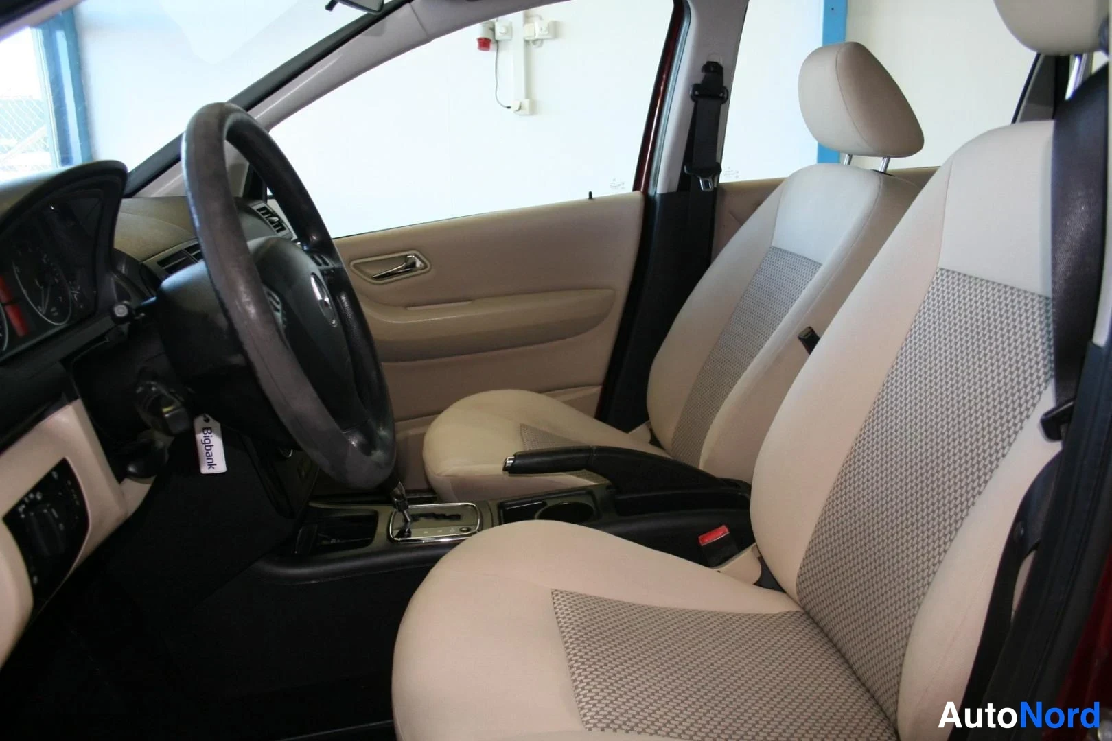 Punainen Mercedes-Benz A 150 2007, etuistuimet, kuva 11
