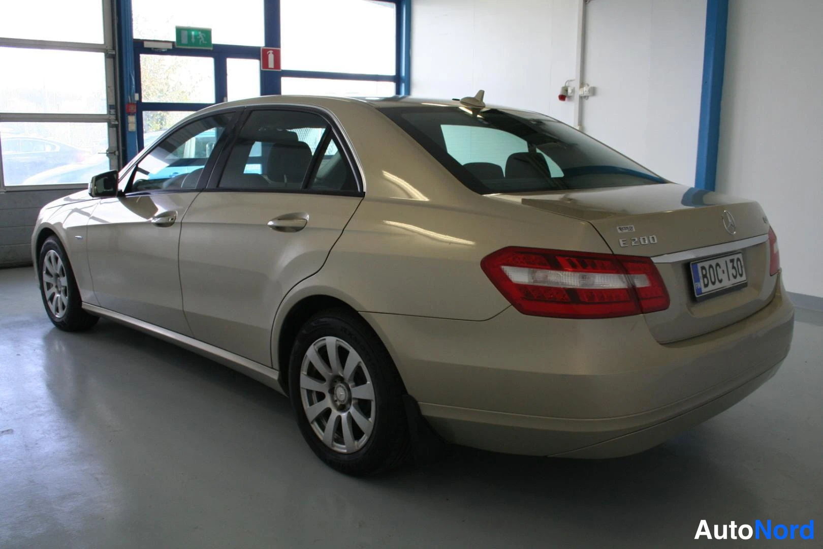 Beige Mercedes-Benz E 200 CDI 2010, takaviisto, kuva 8