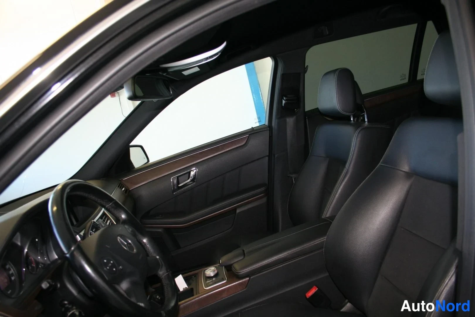 Musta Mercedes-Benz E 350 CDI 4MATIC 2011, etuistuimet, kuva 13