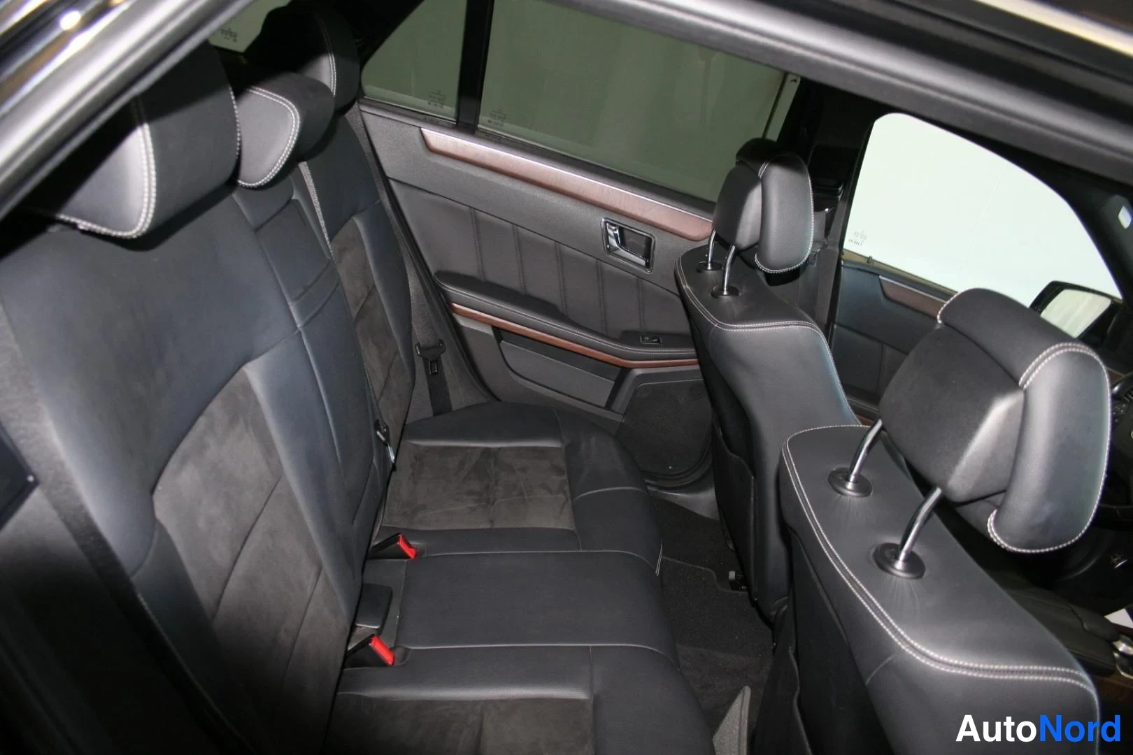 Musta Mercedes-Benz E 350 CDI 4MATIC 2011, kuva 17