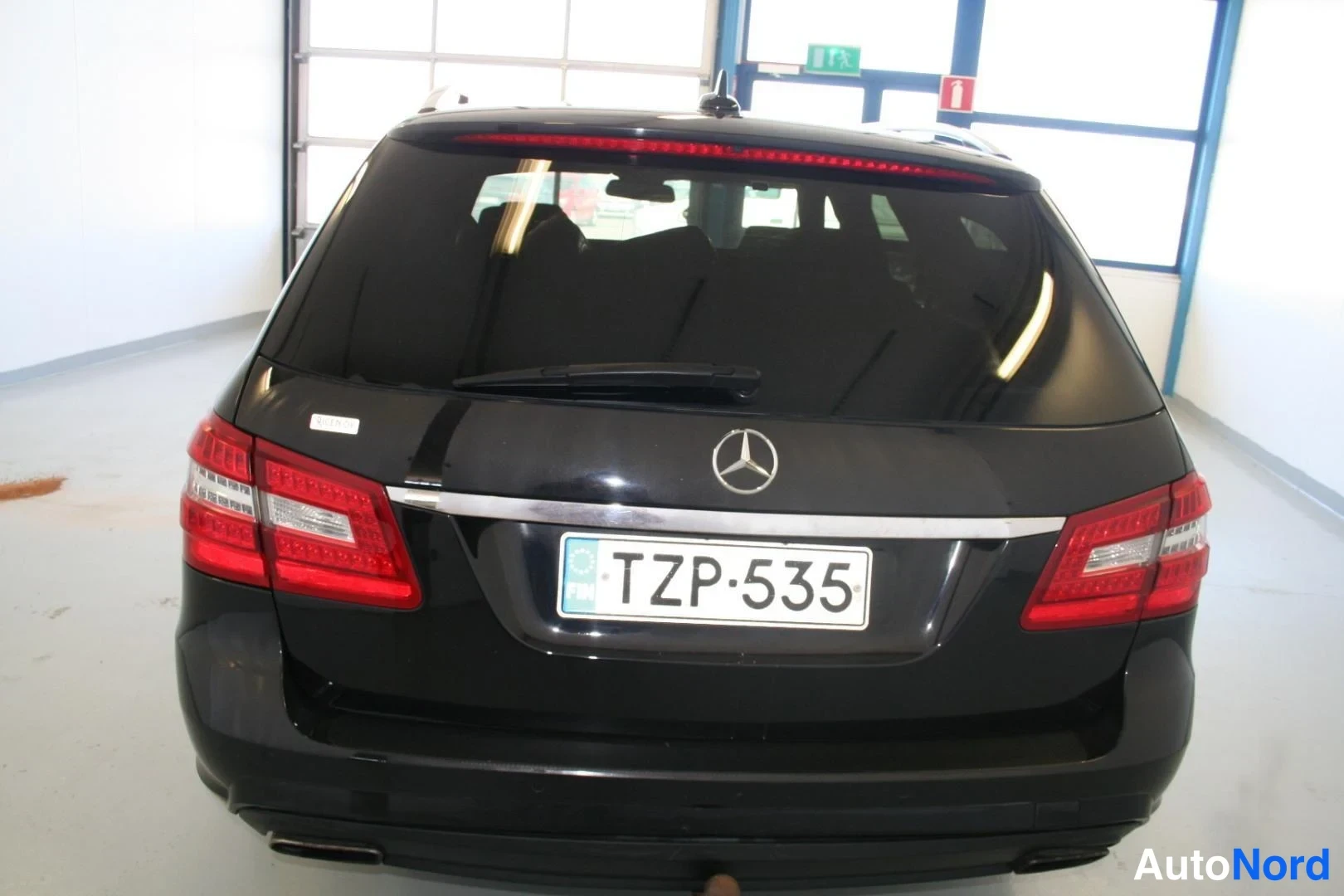 Musta Mercedes-Benz E 350 CDI 4MATIC 2011, takaa, kuva 8