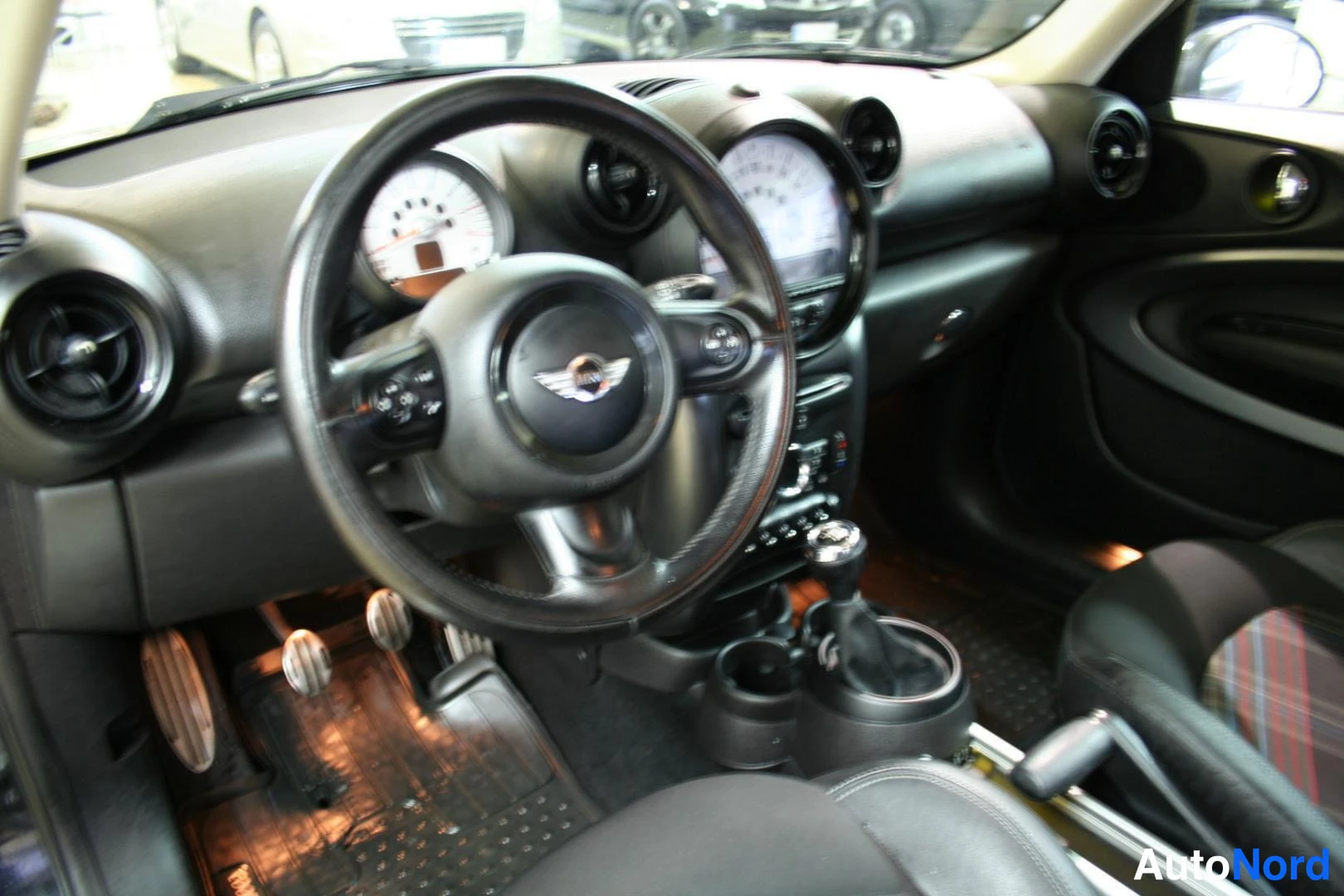 Musta Mini Paceman 2014, ohjaamo, kuva 10