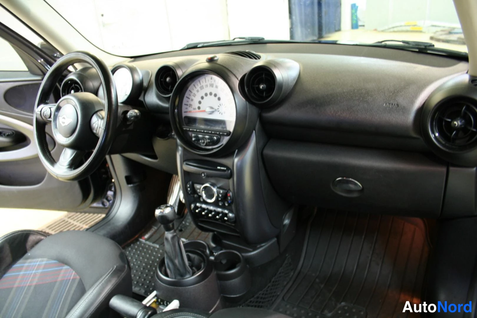 Musta Mini Paceman 2014, ohjaamo, kuva 11
