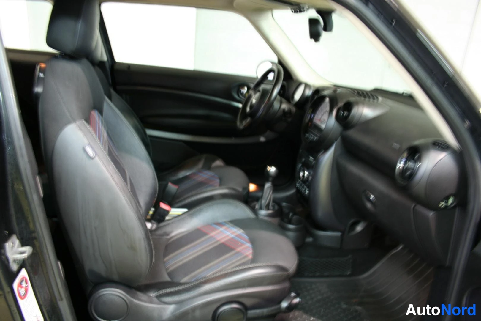 Musta Mini Paceman 2014, etuistuimet, kuva 14