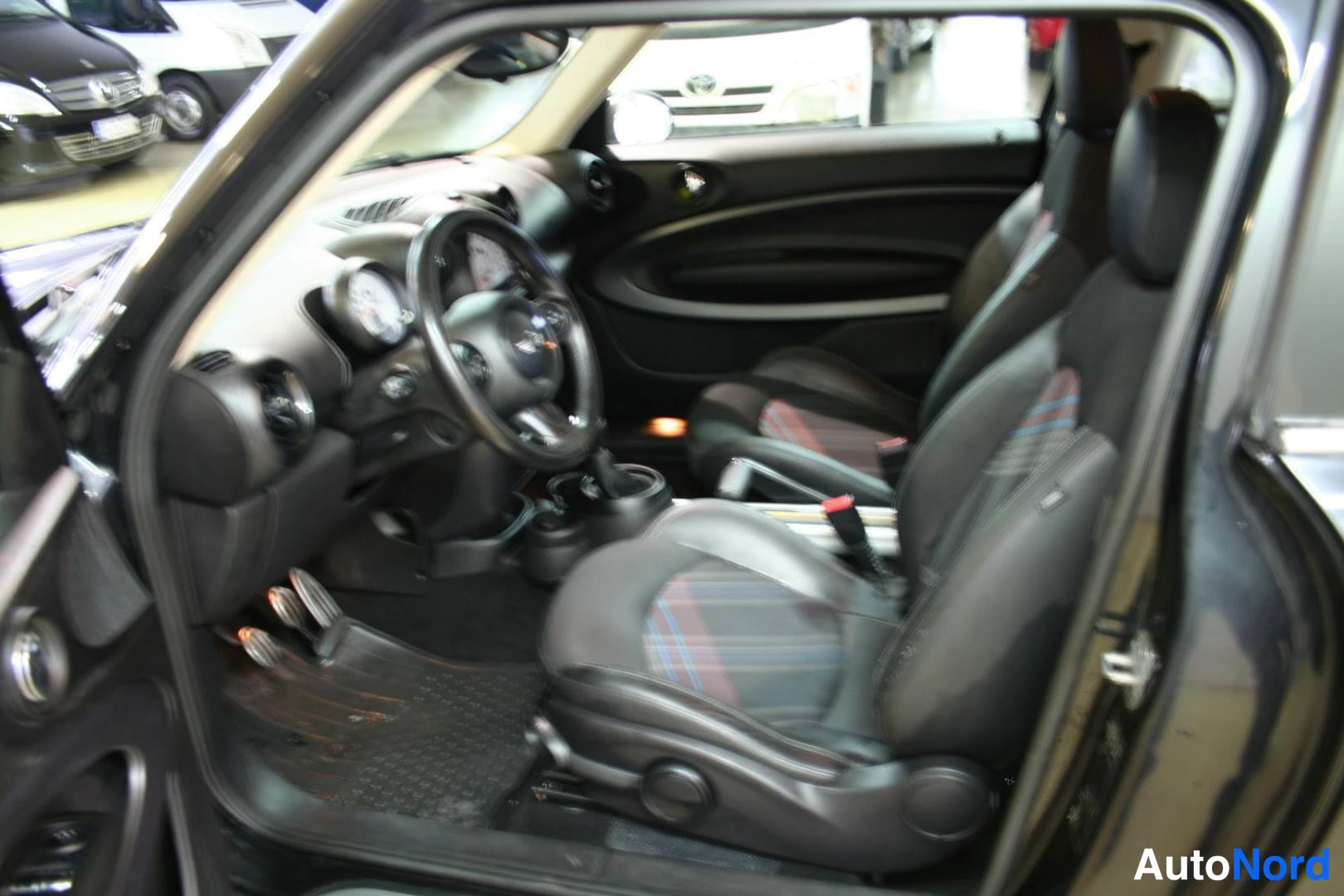 Musta Mini Paceman 2014, ohjaamo, kuva 8