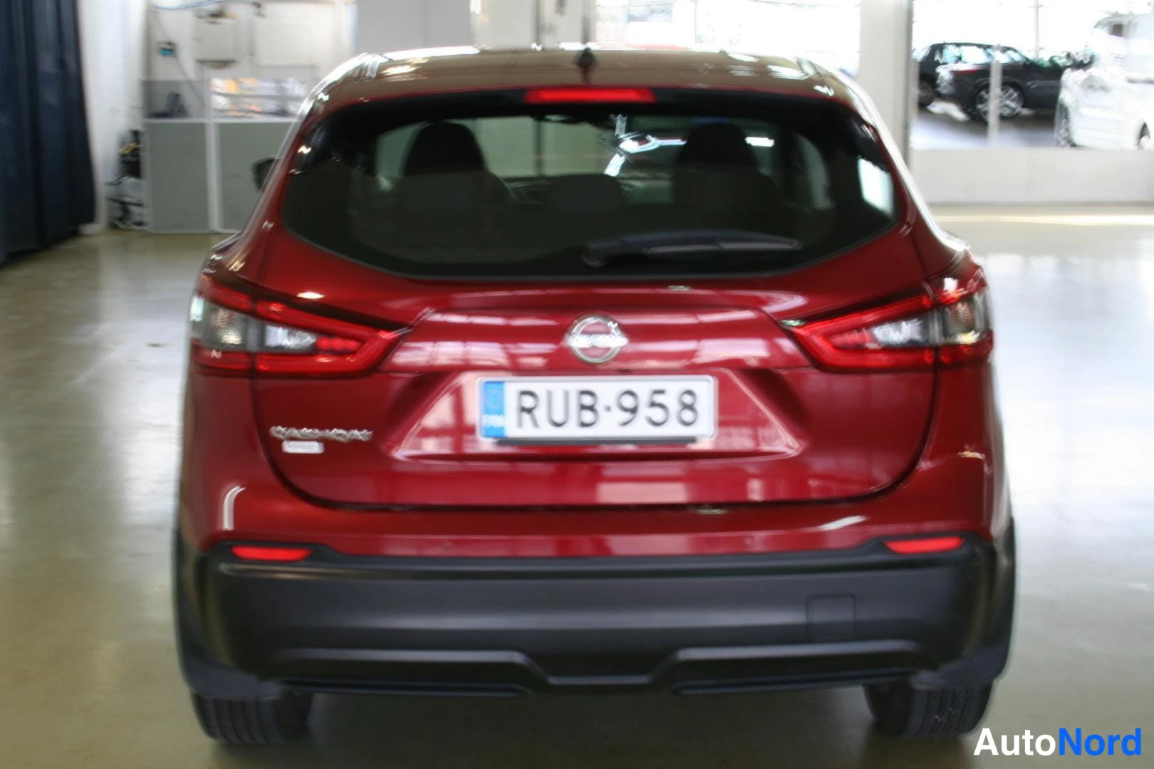 Röd Nissan Qashqai 2019, bakifrån, bild 3