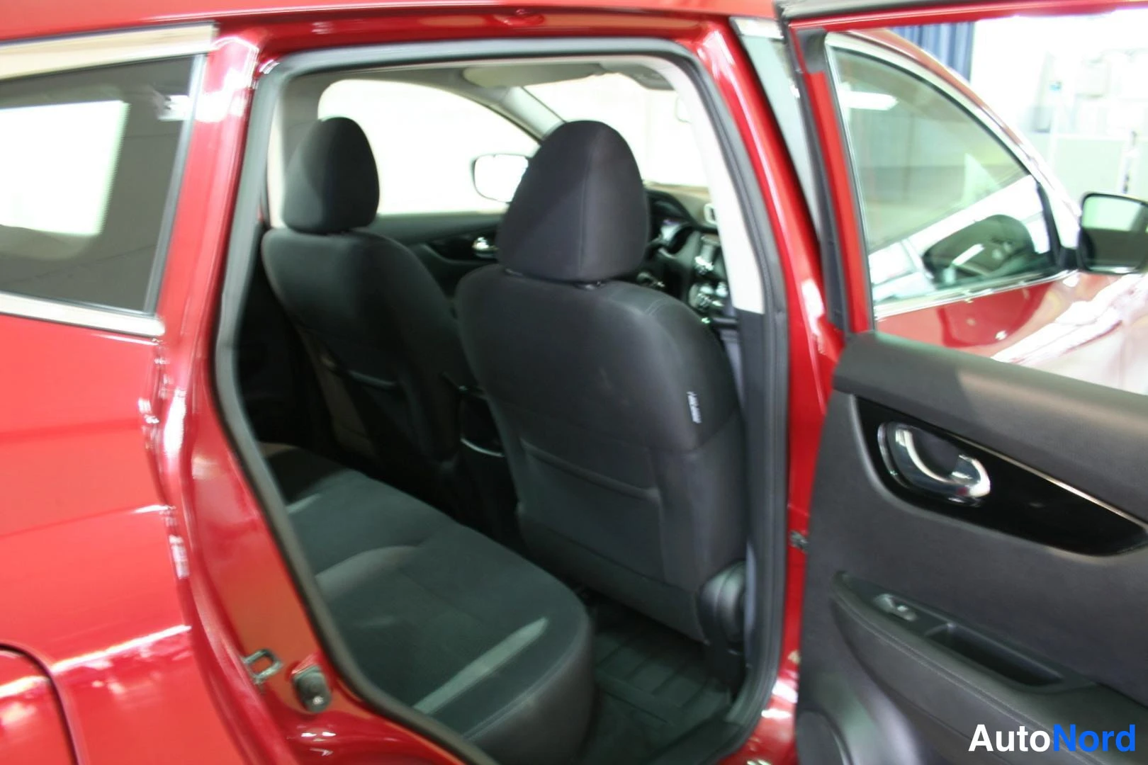 Röd Nissan Qashqai 2019, baksäten, bild 9