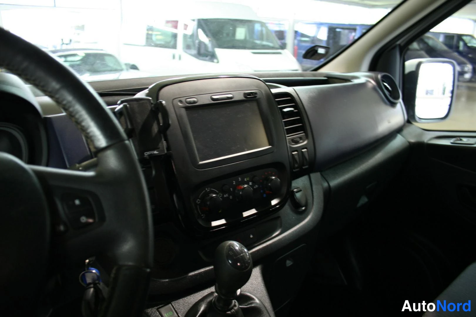 Vit Opel Vivaro 2017, detalj, bild 18