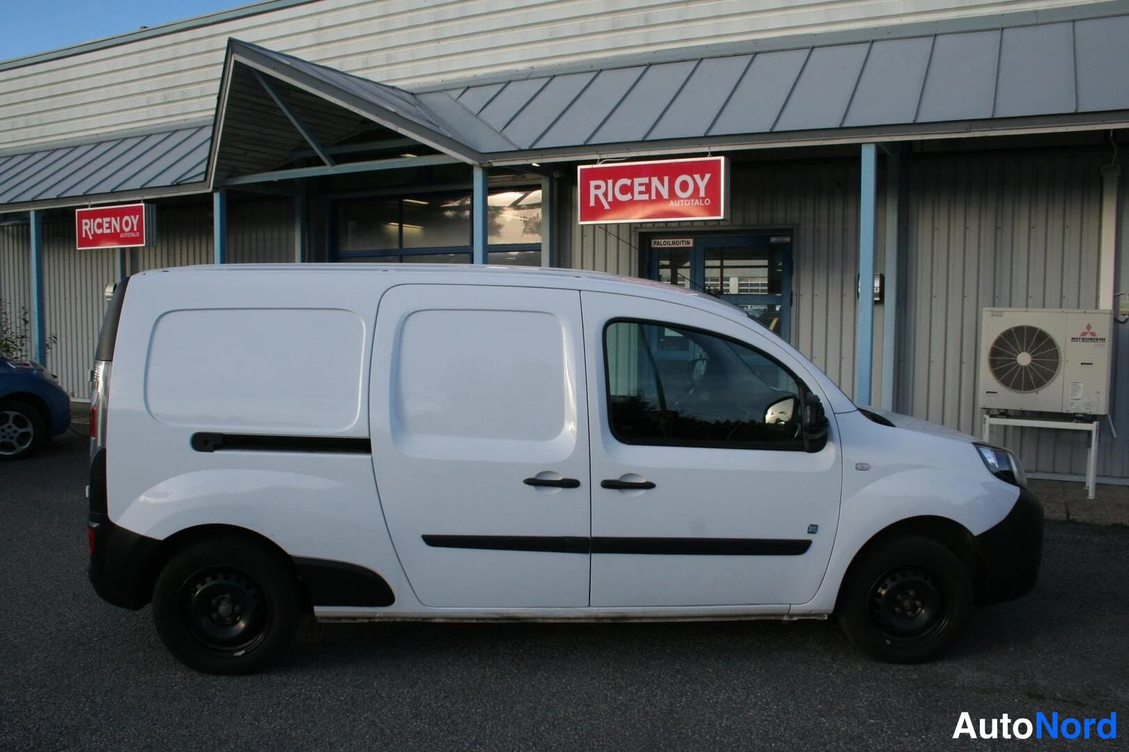 Valkoinen Renault Kangoo Express 2016, sivulta, kuva 2