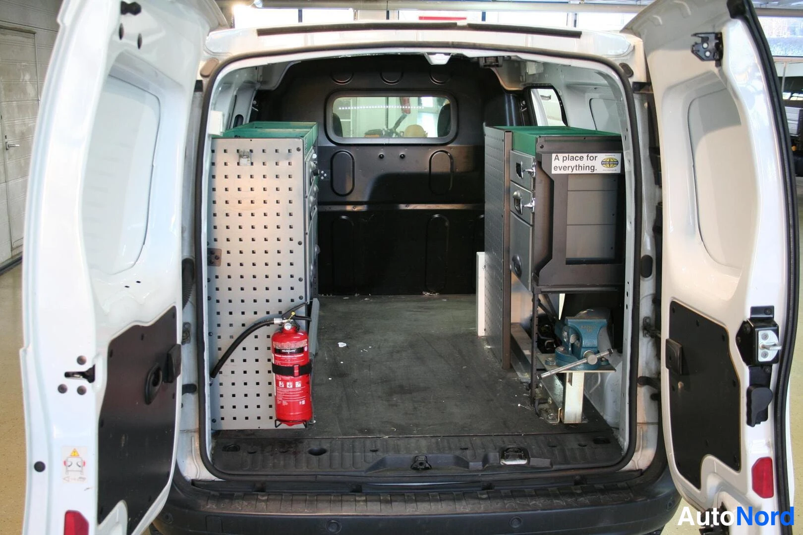 Valkoinen Renault Kangoo Express 2016, tavaratila, kuva 11