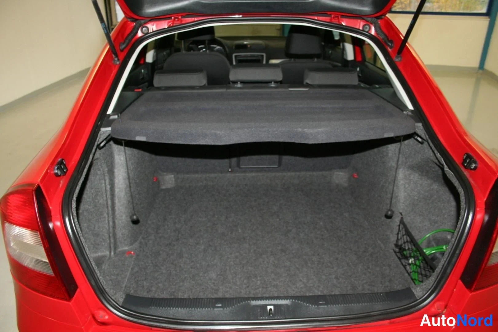 Punainen Skoda Octavia 2013, tavaratila, kuva 17